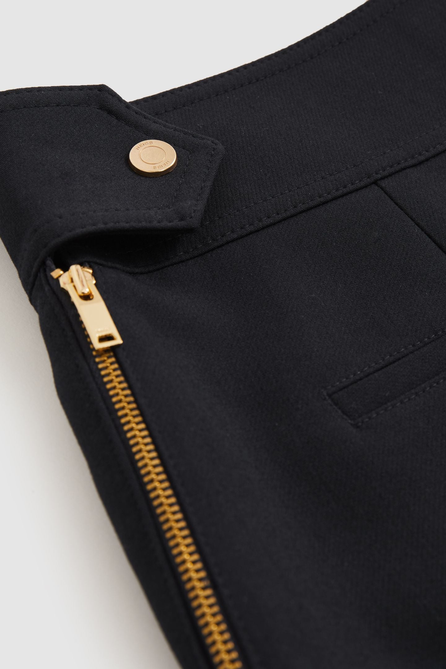 DETAIL SHORT NAVY 6