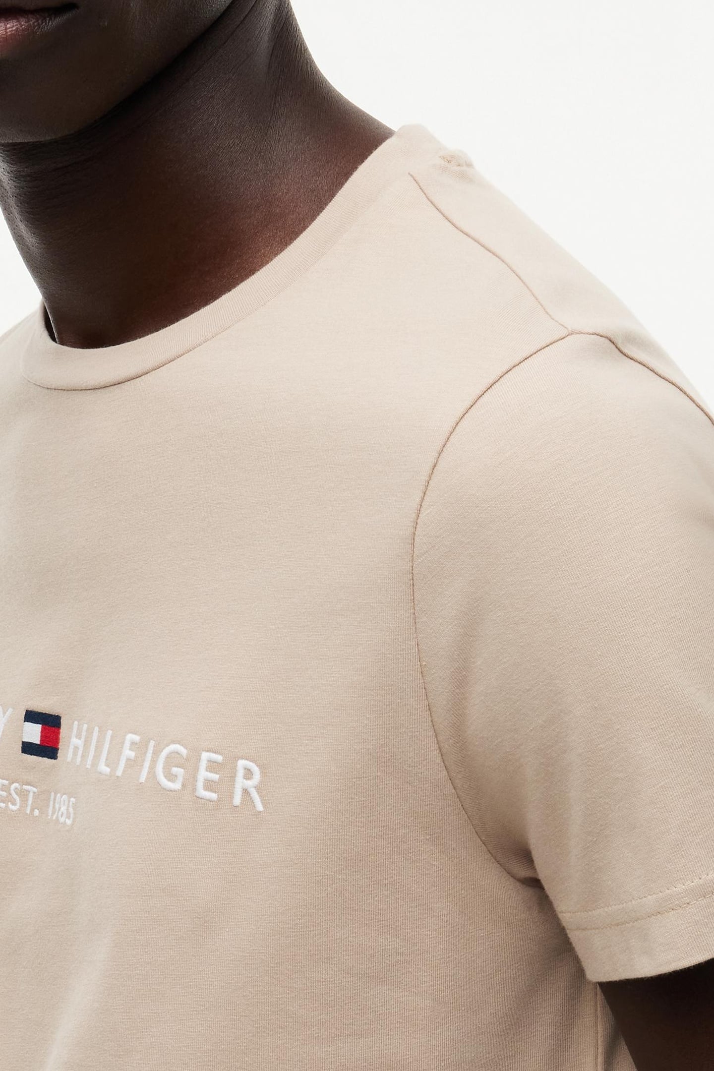 TOMMY LOGO TEE BATIQUE KHAKI 5