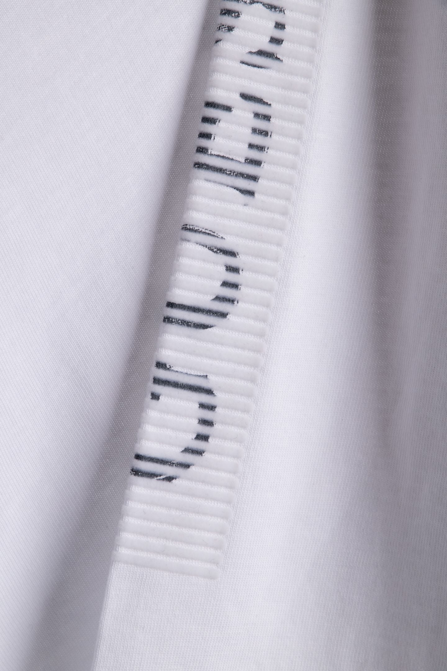 CN LS SLEEVES LOGO T PURE WHITE 6