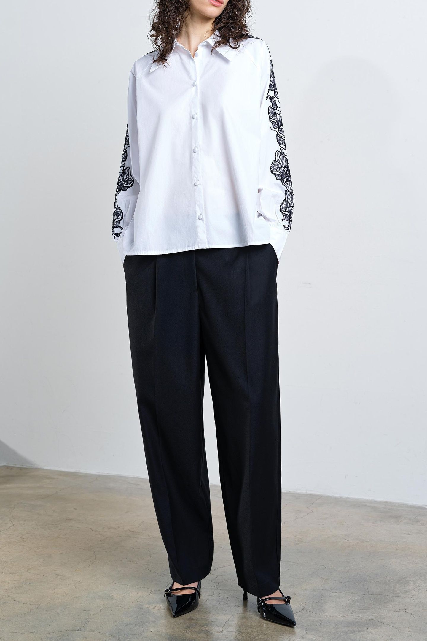 CAMBRIA COTTON EMBROIDERED SHI LINEN WHITE/BLACK LINEN WHITE 1