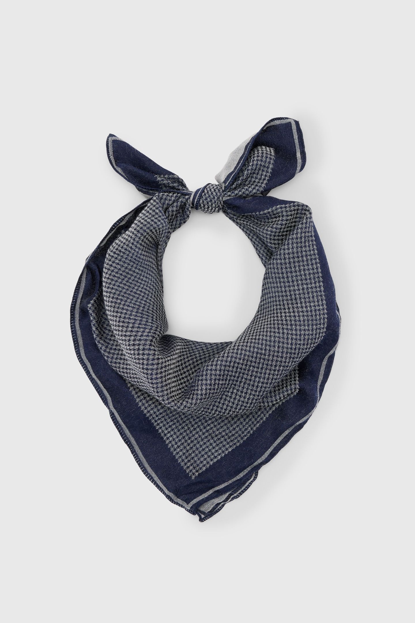 FINN BANDANA SMOKED PEARL GREY 1