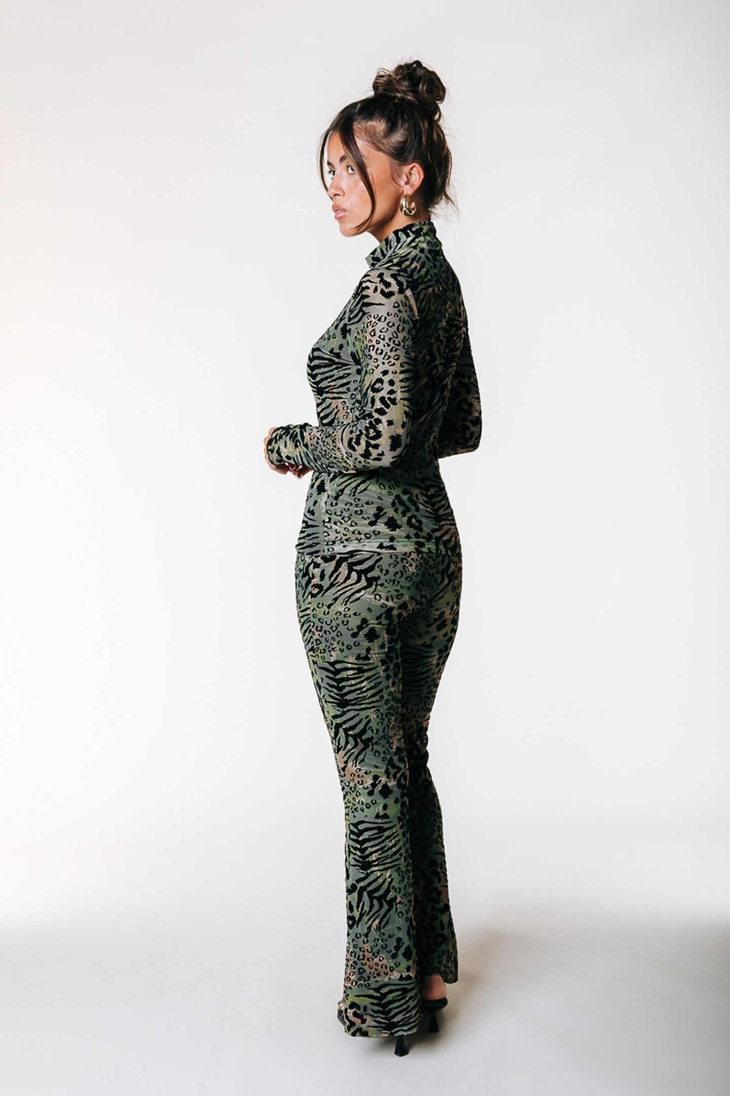 MULTI LEOPARD FLOCK MESH EXTRA FLARE PANTS ARMY 3