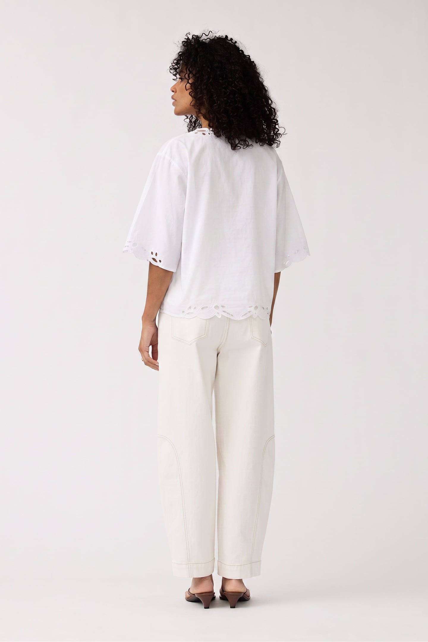 TOP AILA VERY WHITE 3