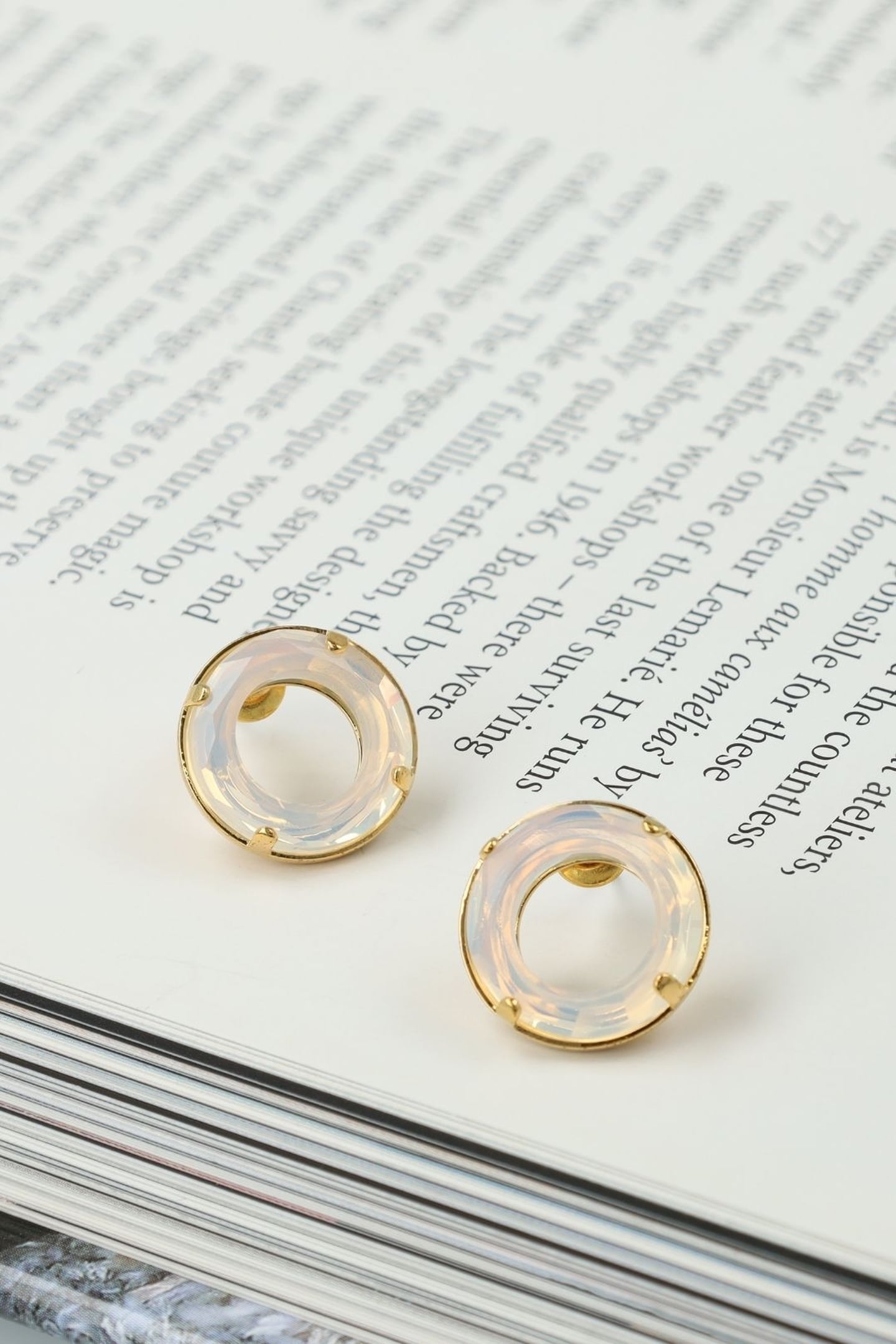 HALO EARPINS WHITE OPAL WHITE 3