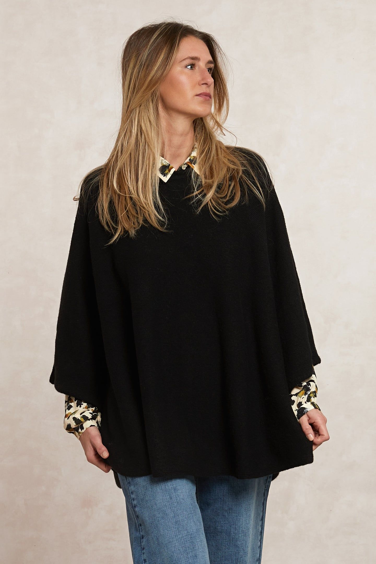 COTTON-WOOL CREW NECK PONCHO BLACK 3