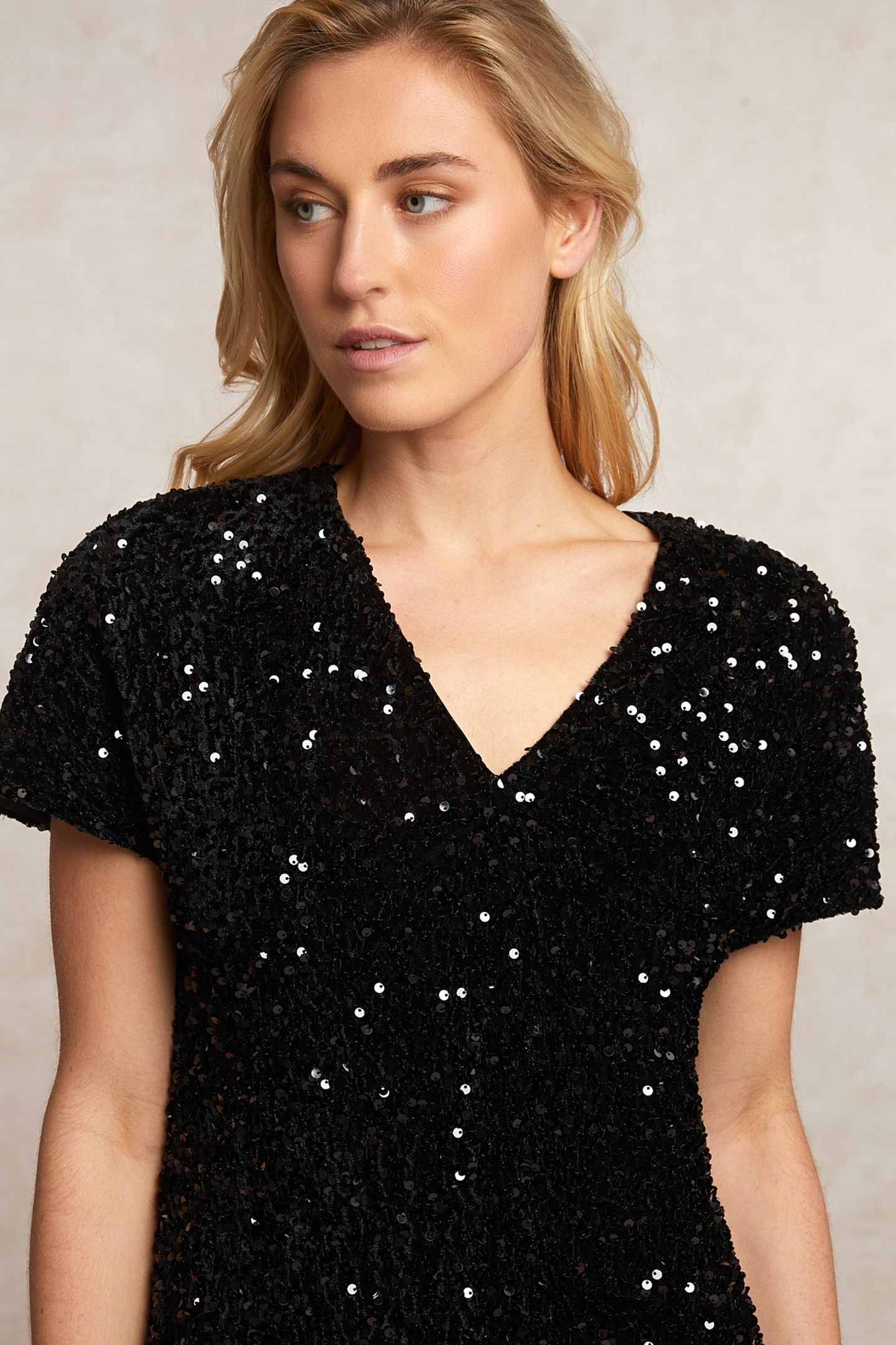 SEQUIN V-NECK DRESS BLACK 3