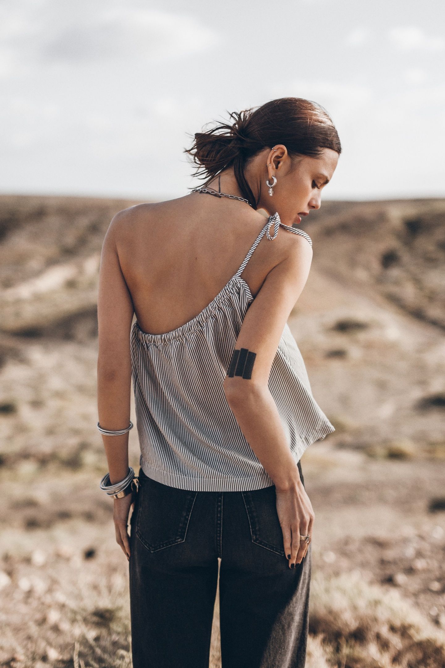 THE STRIPED ASYMMETRICAL TOP WHITE 2