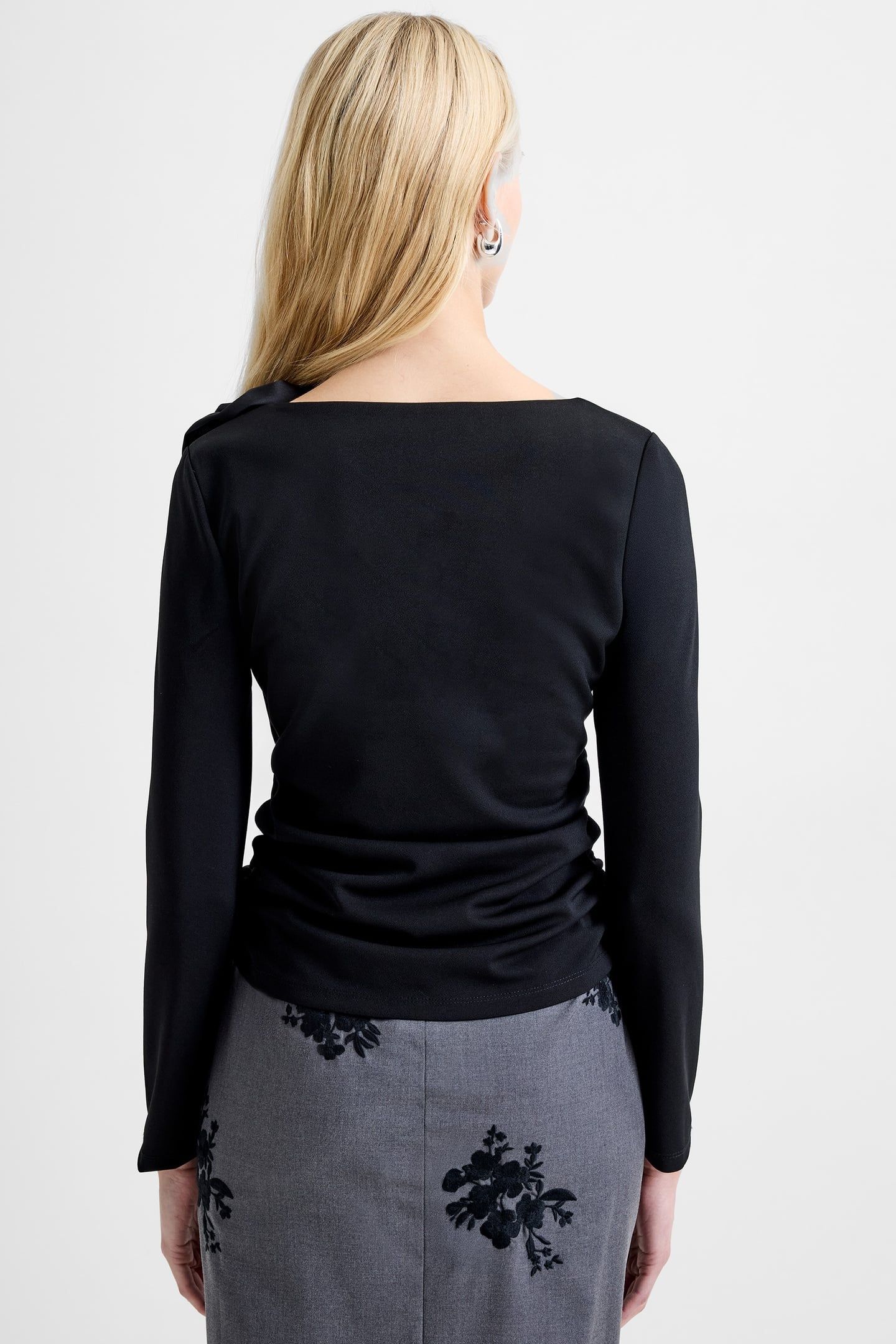 VALETTA JERSEY LS ROSETTE TOP BLACK 2