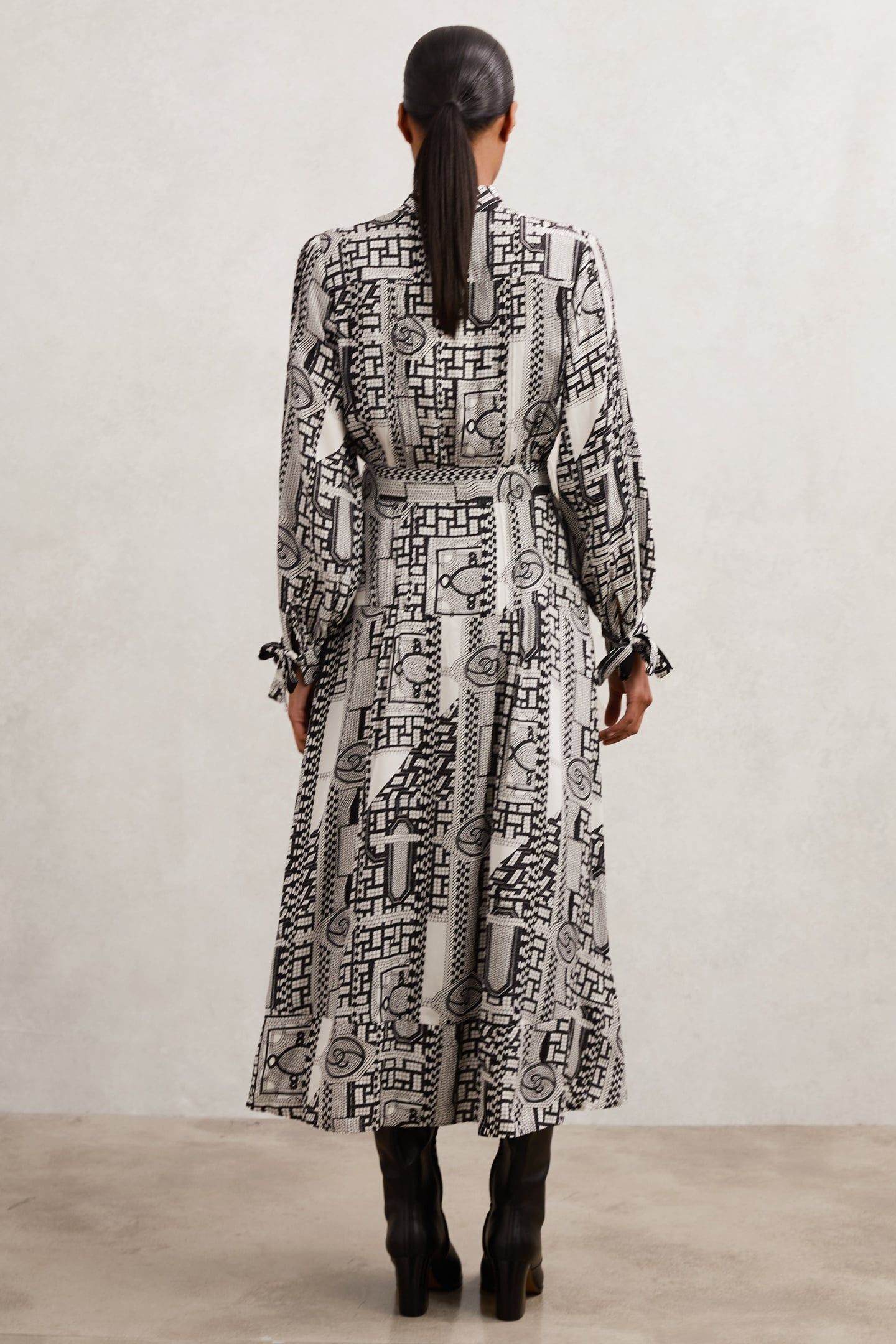 WRAP FRONT PRINTED DRAPE DRESS BLACK/IVORY 2