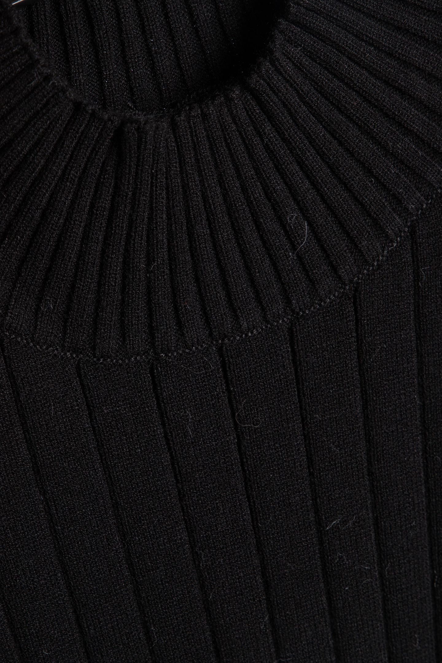 AGATHE SL MOCK NECK JET BLACK A996 4