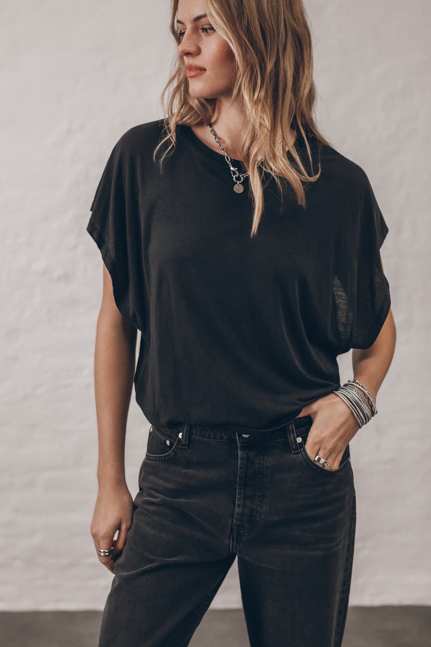 THE DARK THIN BATWING T-SHIRT BLACK 2