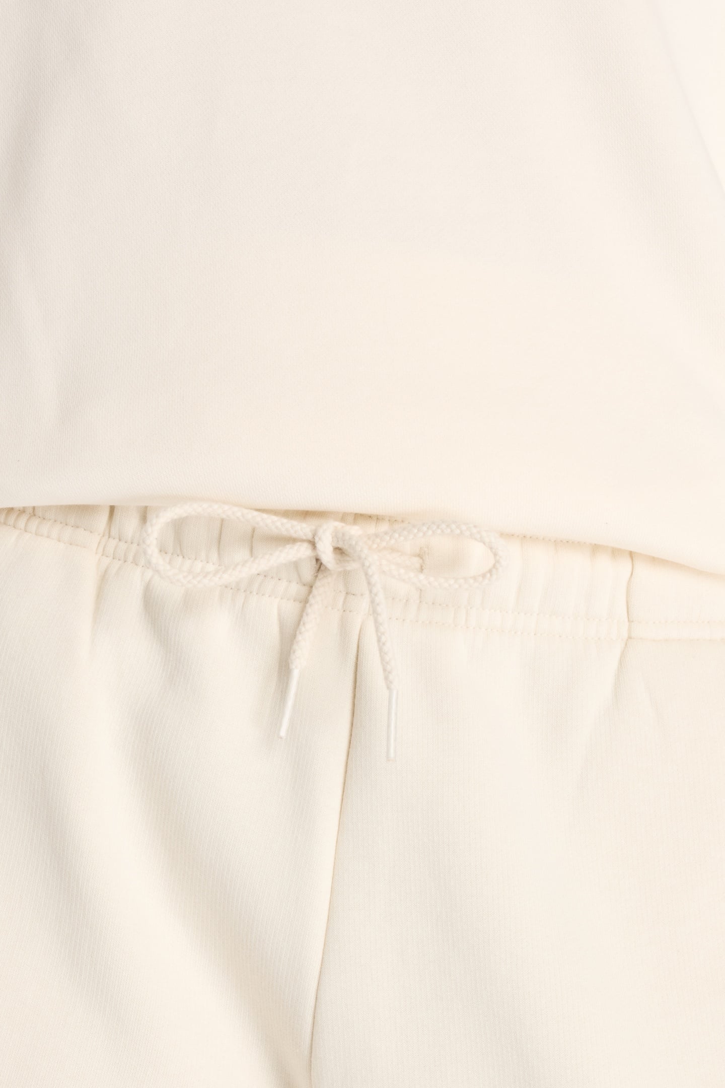 REIMAGINED FLEECE SHORT LINEN 4