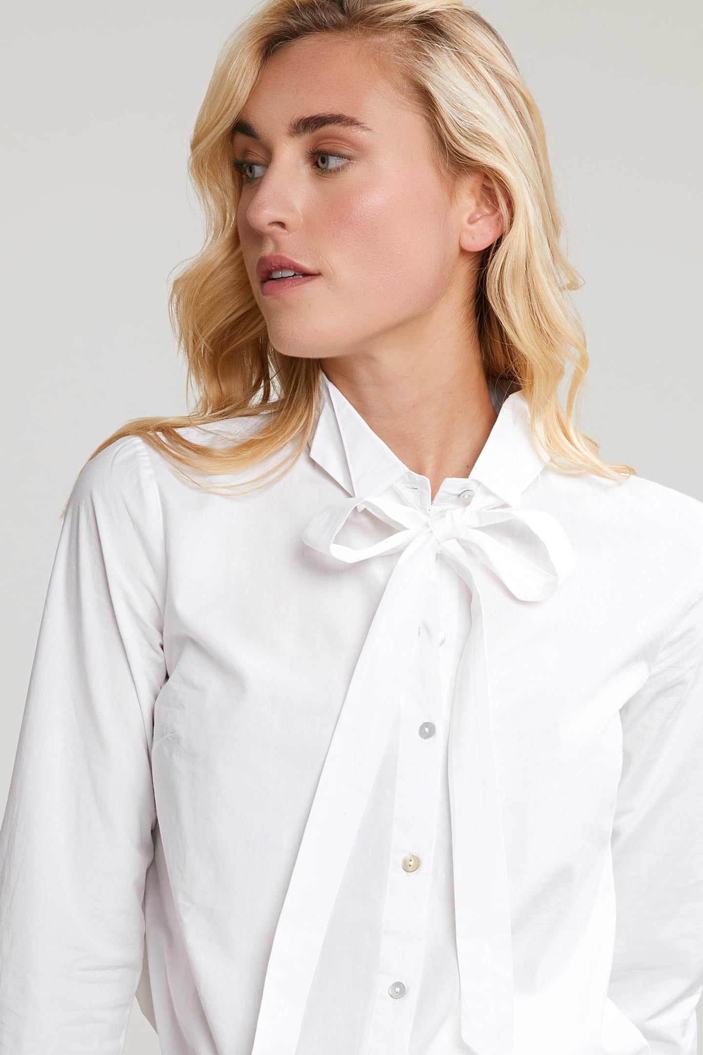 FANCY COLLAR W BOW LS SHIRT WHITE 4