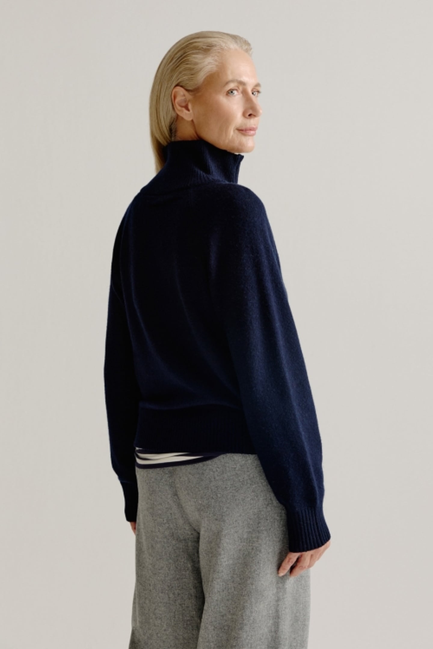 LINDE SWEATER NAVY 3