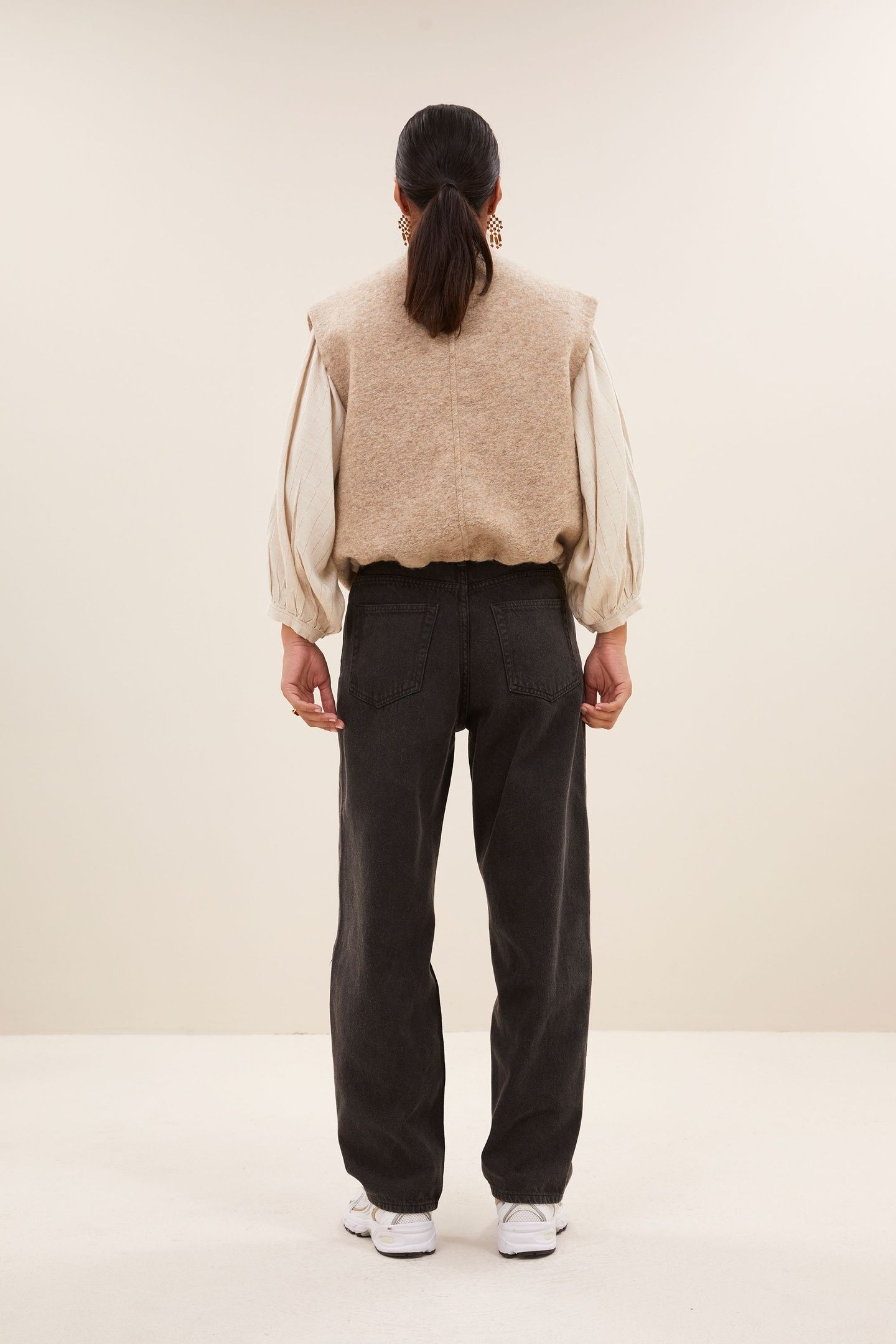 MAGGIE SLEEVELESS JACKET DARK SAND 5