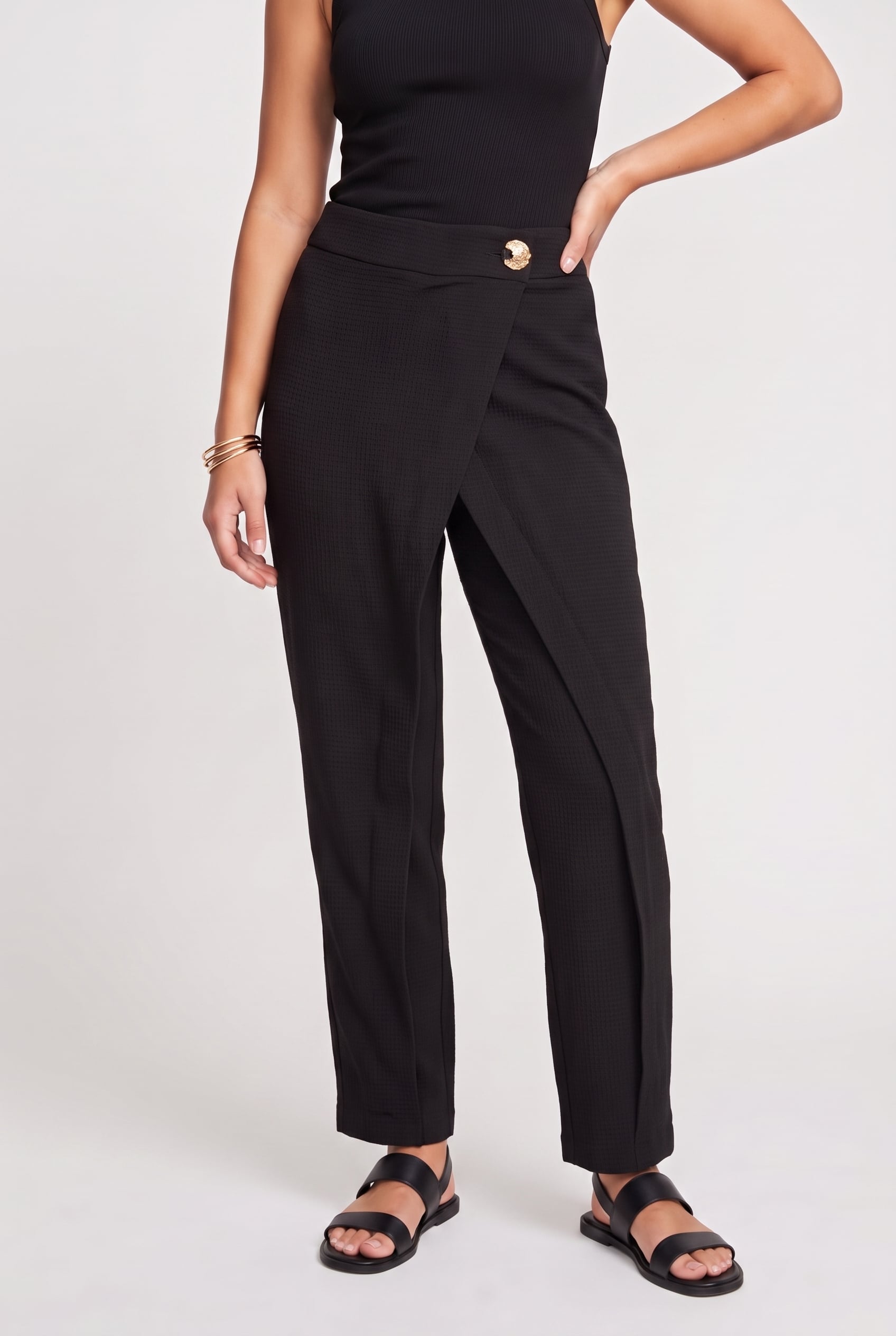 ARIANA OVERLAP TAPER JET BLACK A996 1