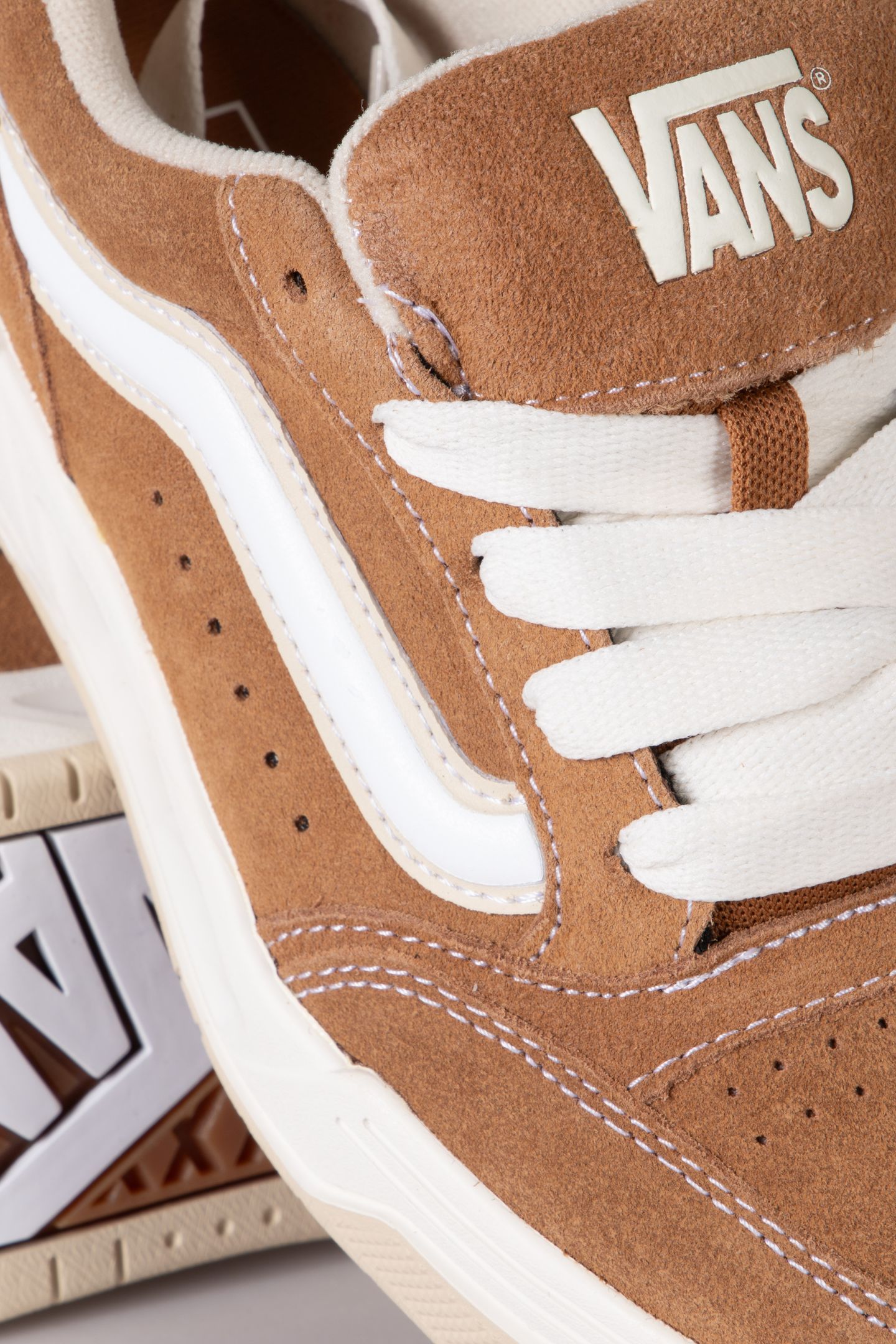 UNISEX HYLANE BROWN 3