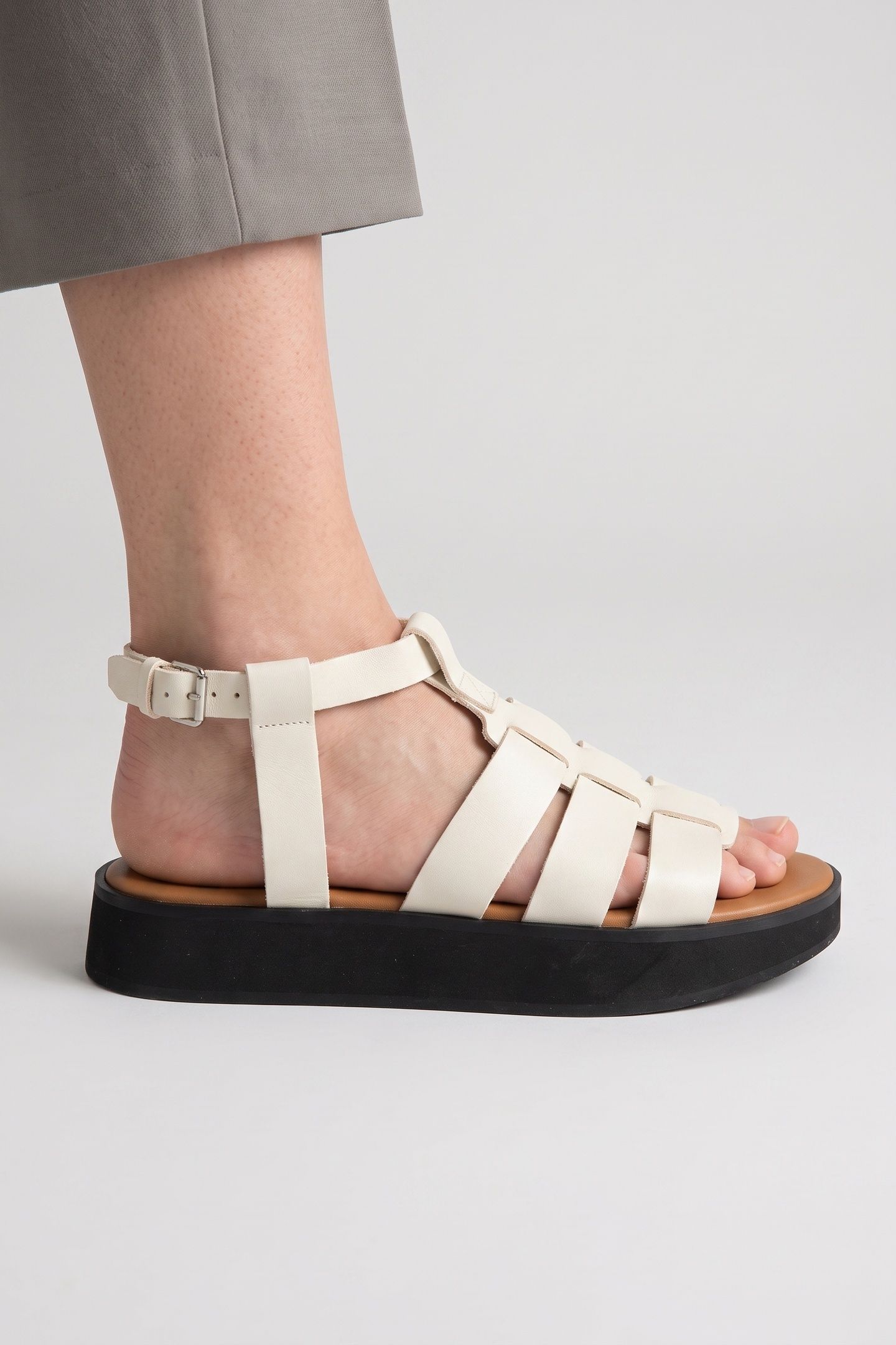 PAULETTE SUMMER FLAT WHITE 2