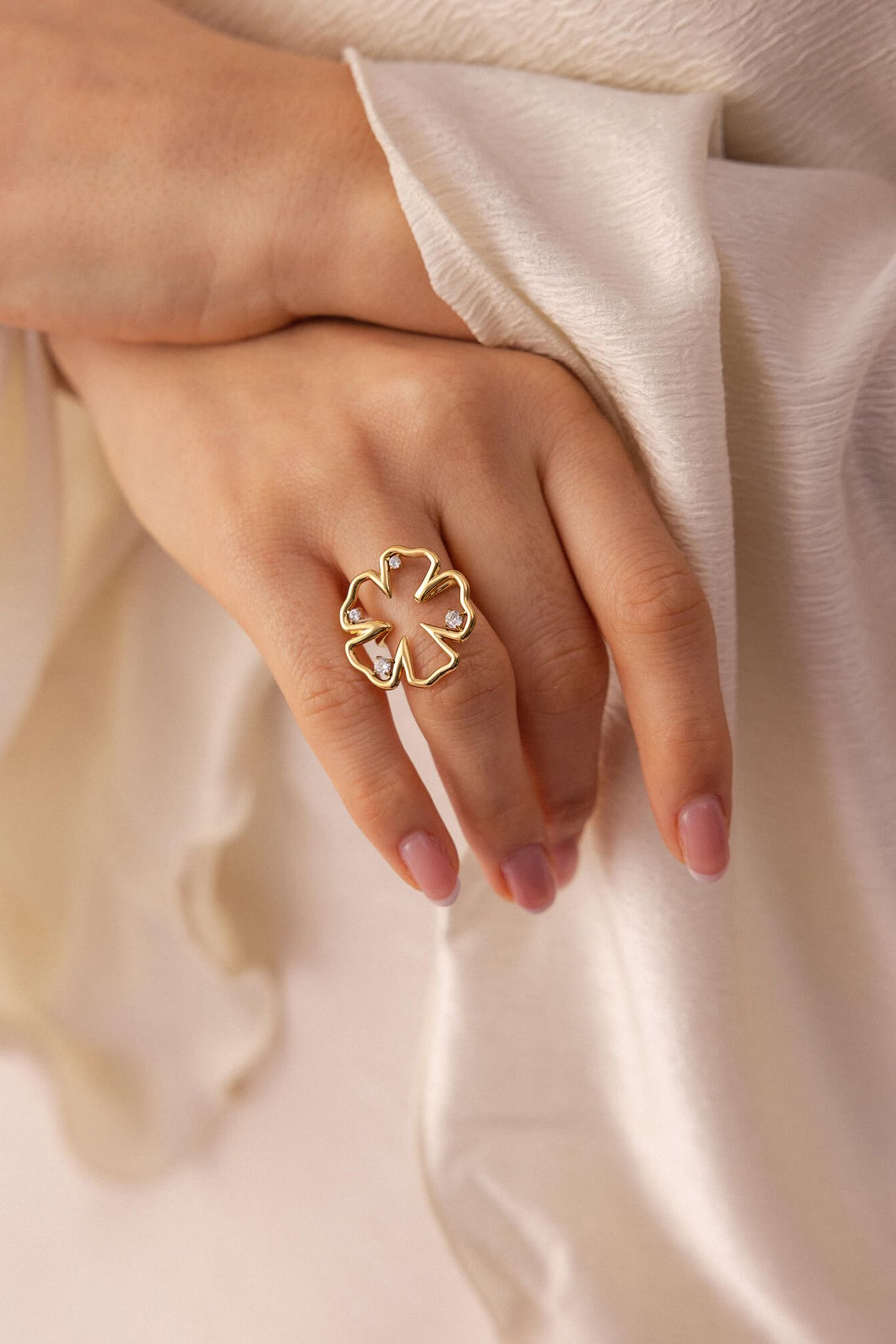 JEWELRY BOX HIBISCUS RING GOLD 2