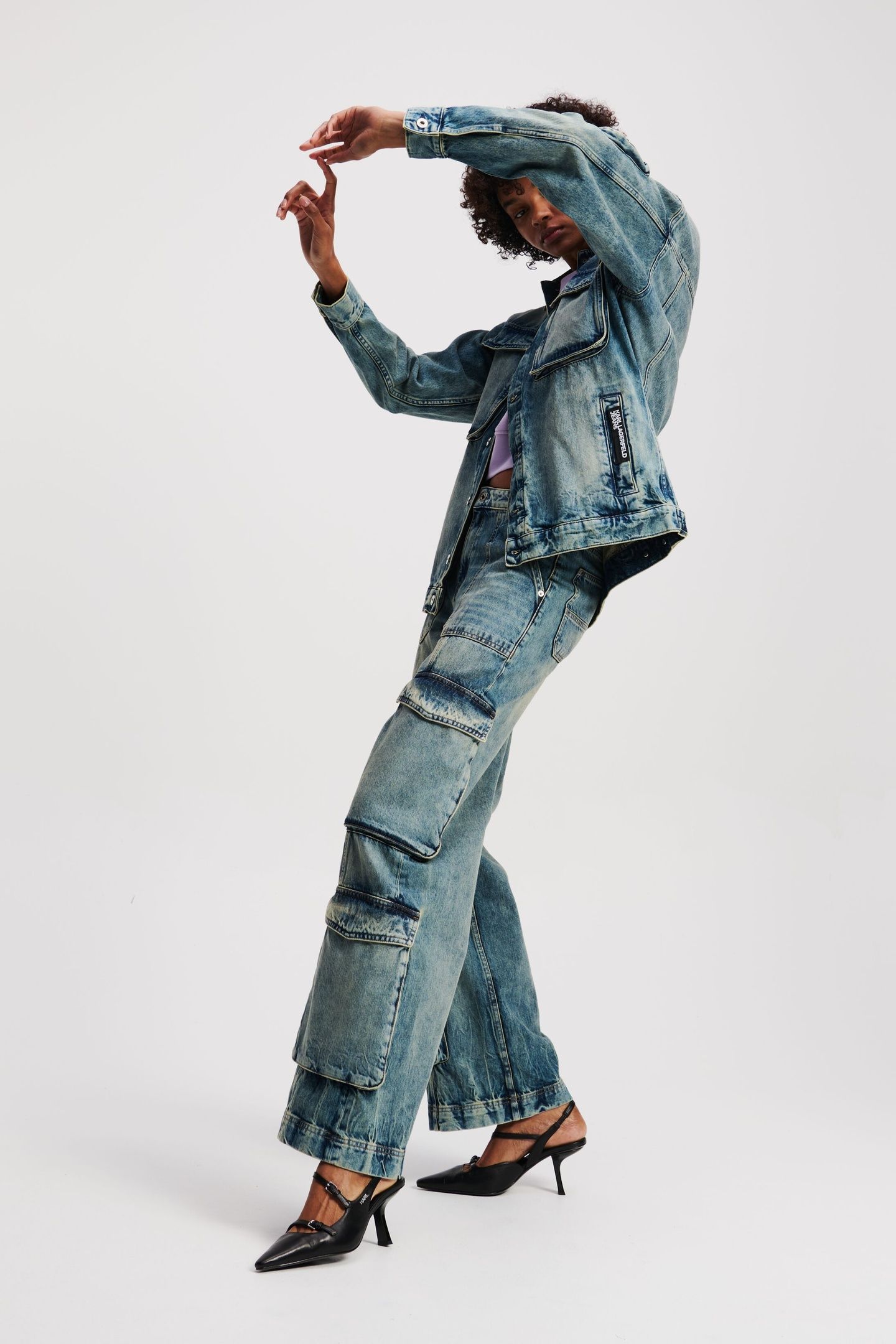 KLJ MR RELAXED CARGO DENIM TINTED VISUAL WASHED BLUE 4