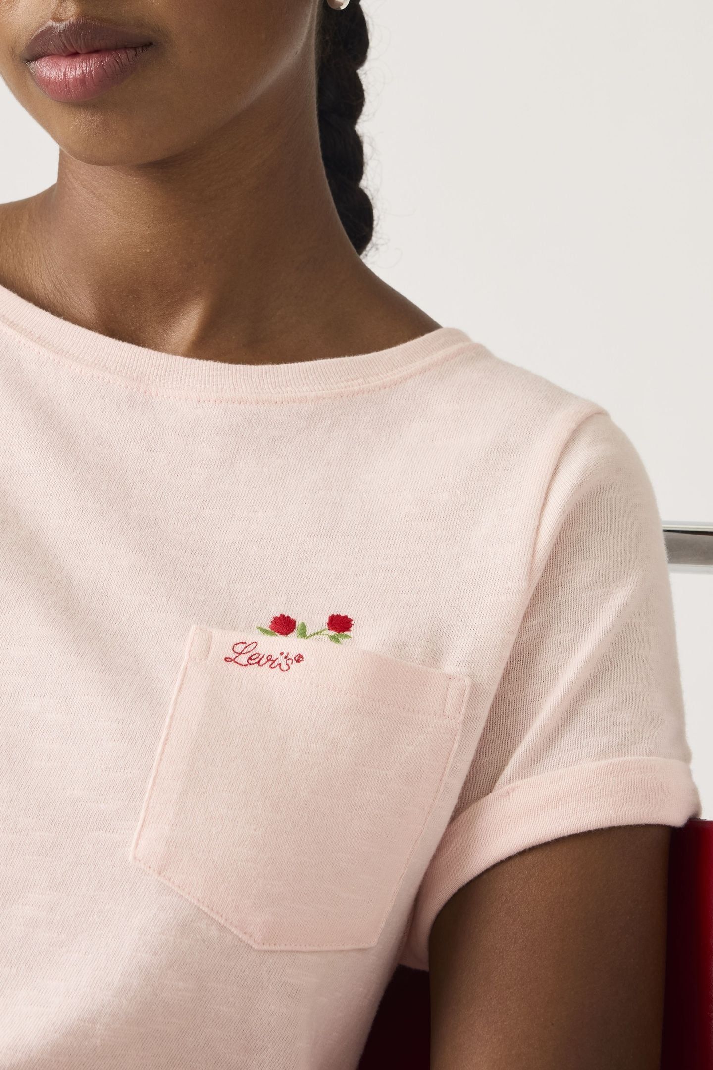 GRAPHIC JULIE POCKET TEE 5