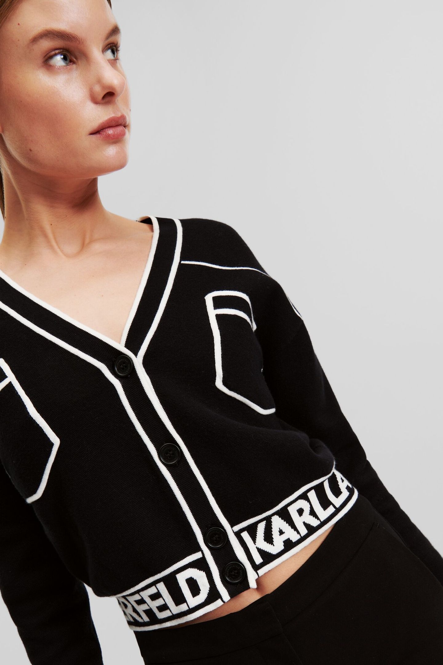 SHORT LOGO CARDIGAN BLACK 8