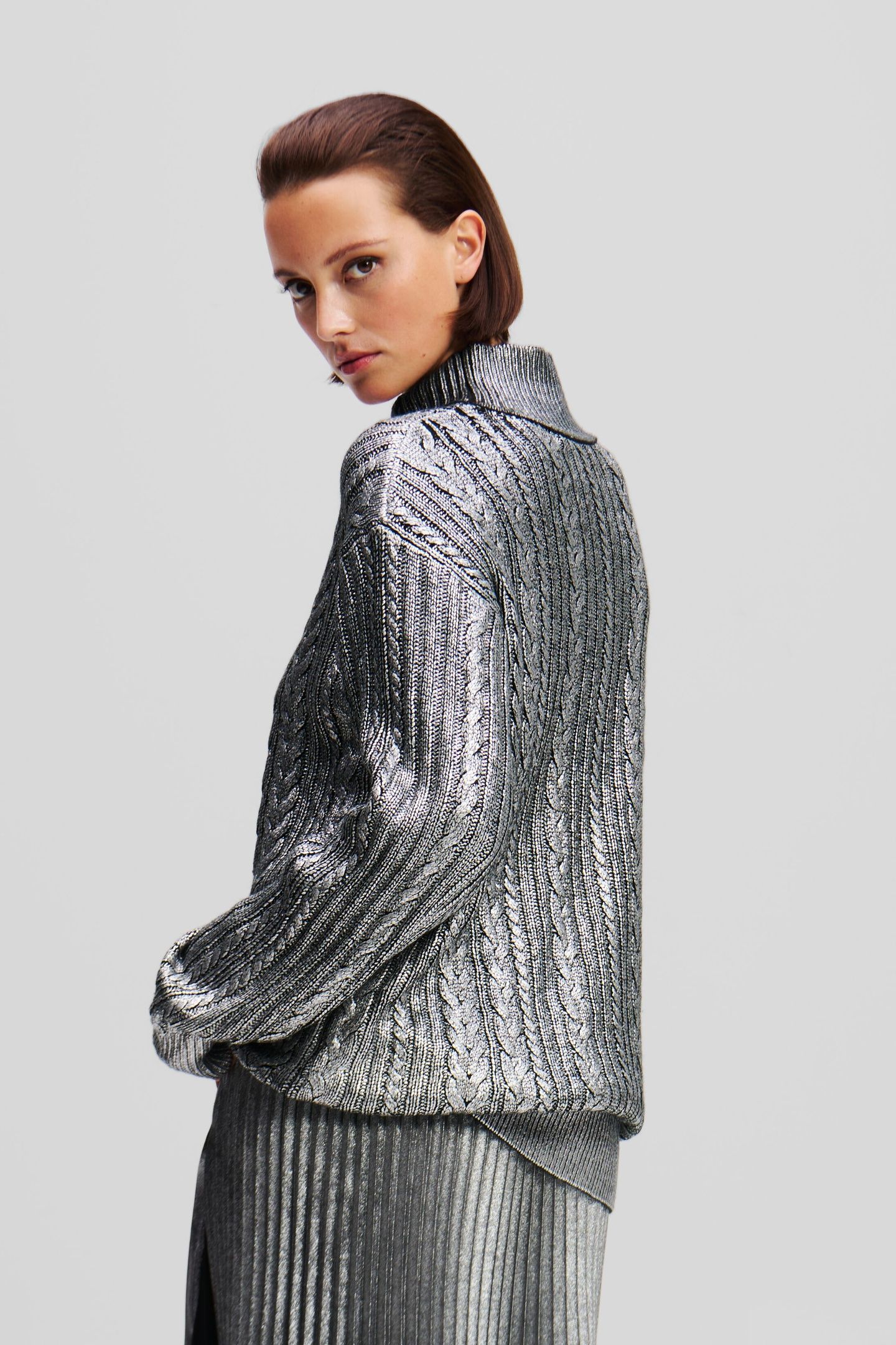 CABLE KNIT SWEATER GUNMETAL 2