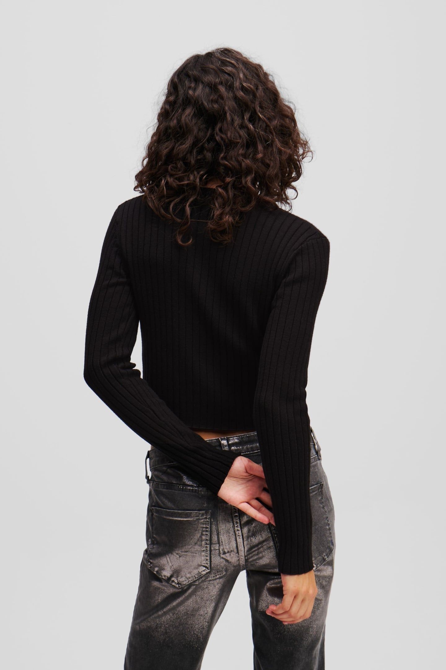 KLJ CROPPED CARDIGAN BLACK 2