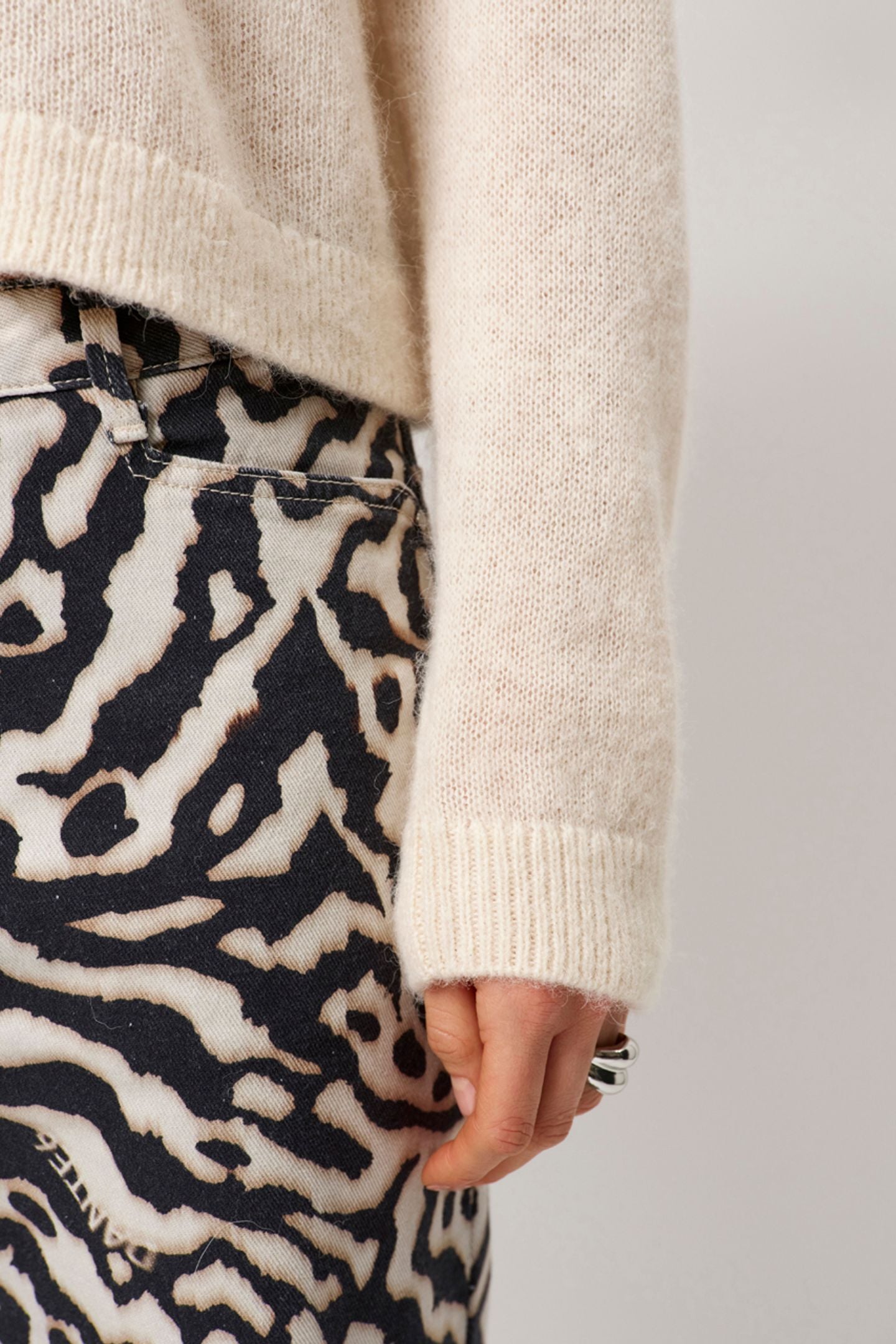 DANTE6-SPOTTED ANIMALISTIC JEANS BLACK/CREAM 4