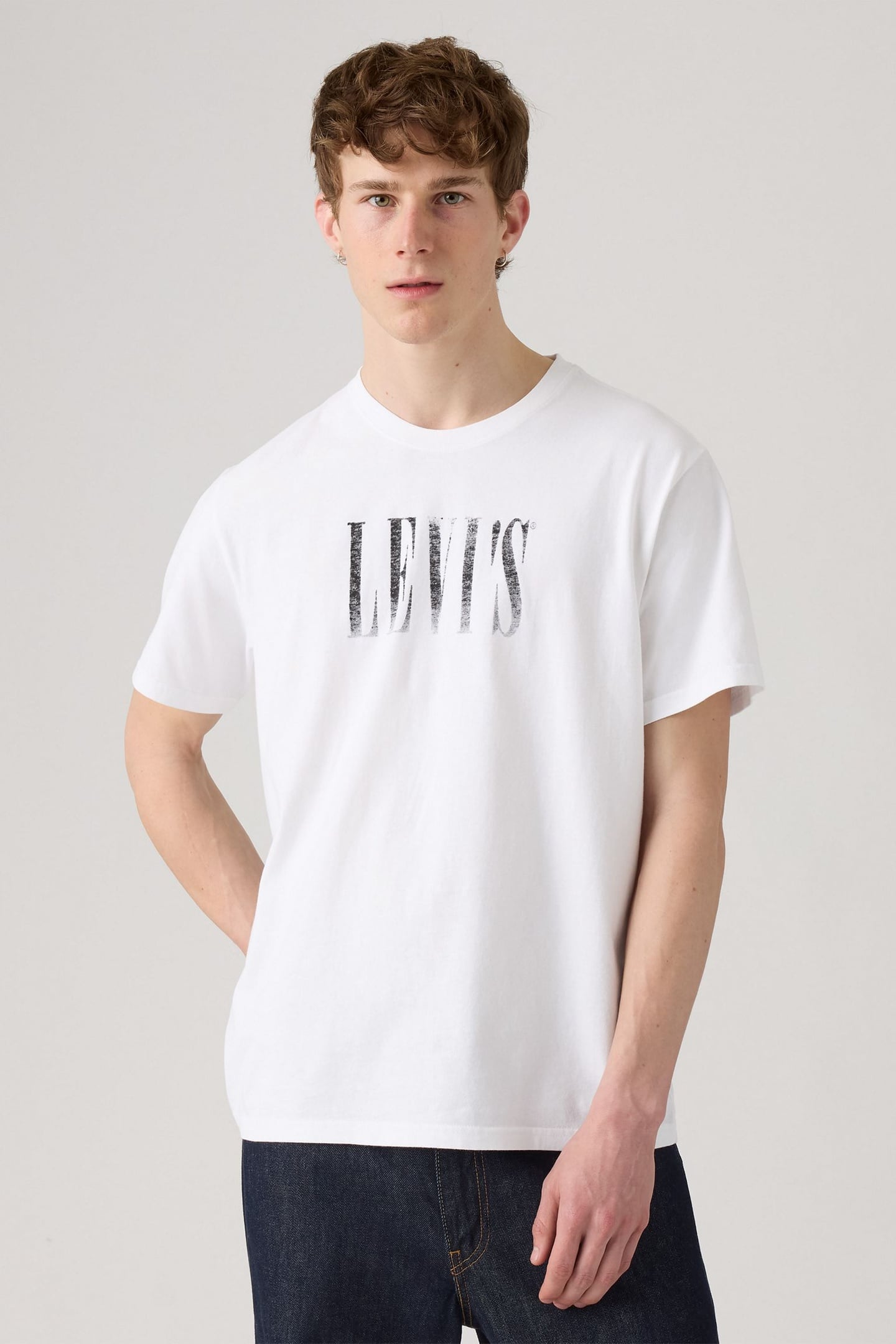 SS RELAXED FIT TEE DISTRESSED SERIF 3 WH 4
