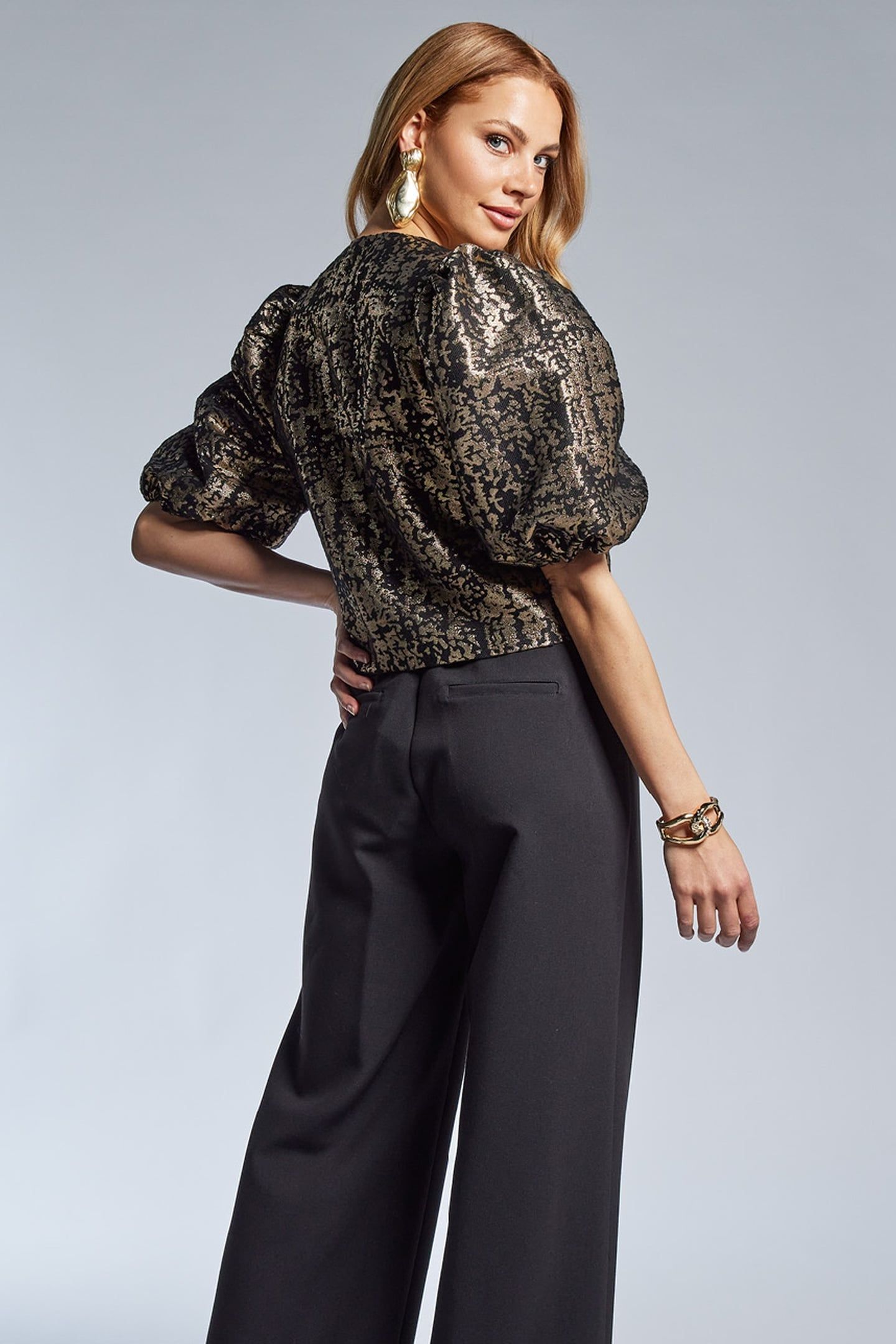 LIVIA TOP BLACK GOLD 2