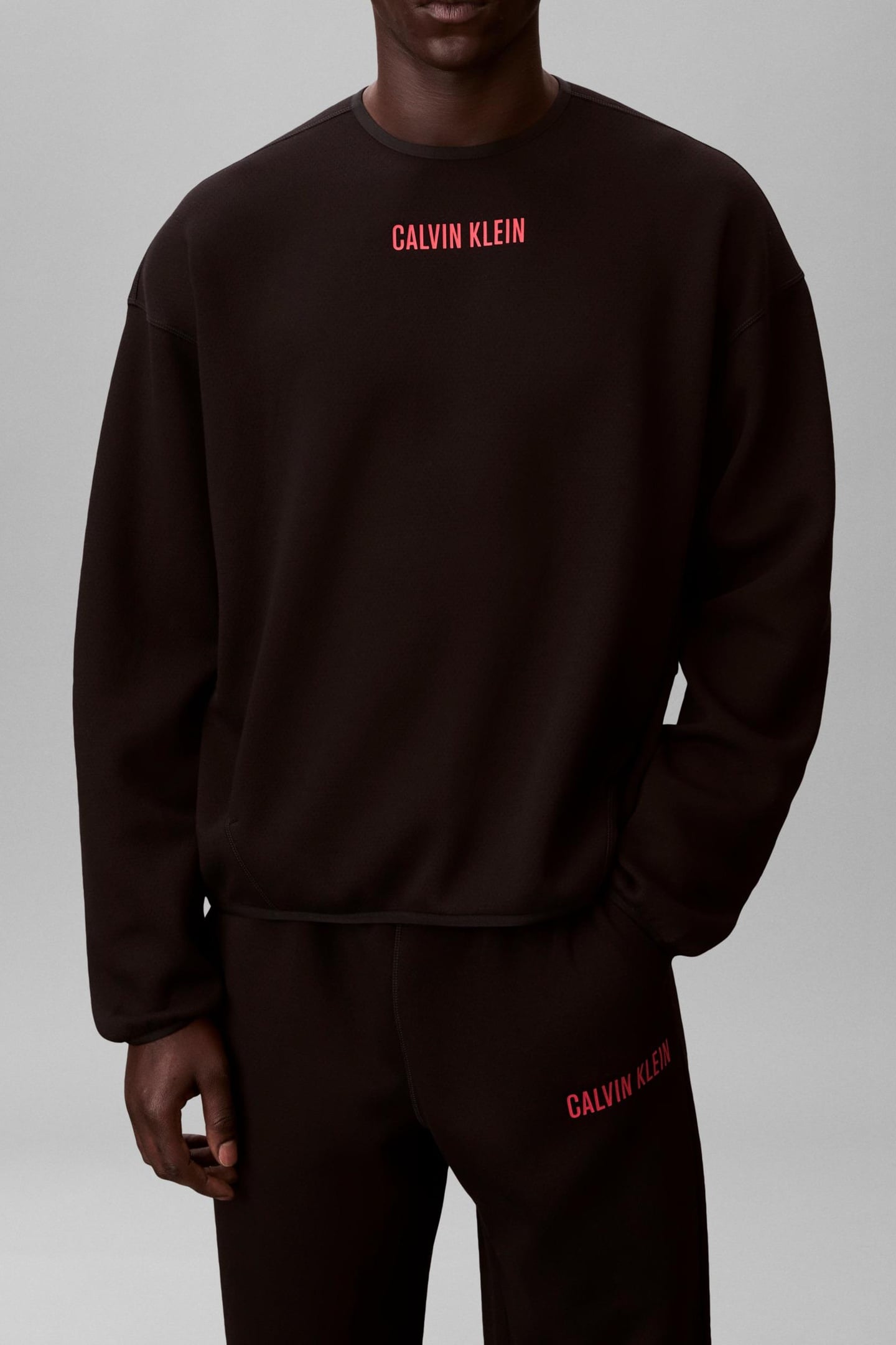 CREWNECK BLACK W/PUNCH PINK LOGO 1