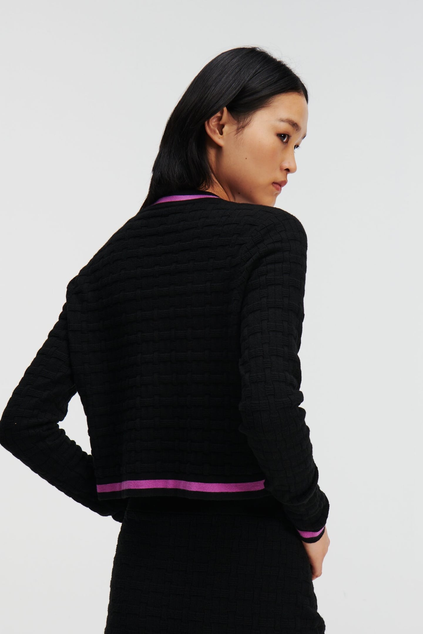 TEXTURED CLASSIC KNIT CARDIGAN BLACK/IRIS ORCHID 2