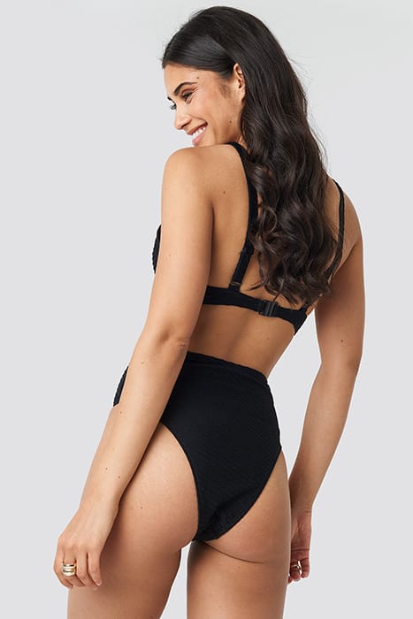 STRUCTURED BRIDGE DETAIL BIKINI BRA BLACK 4