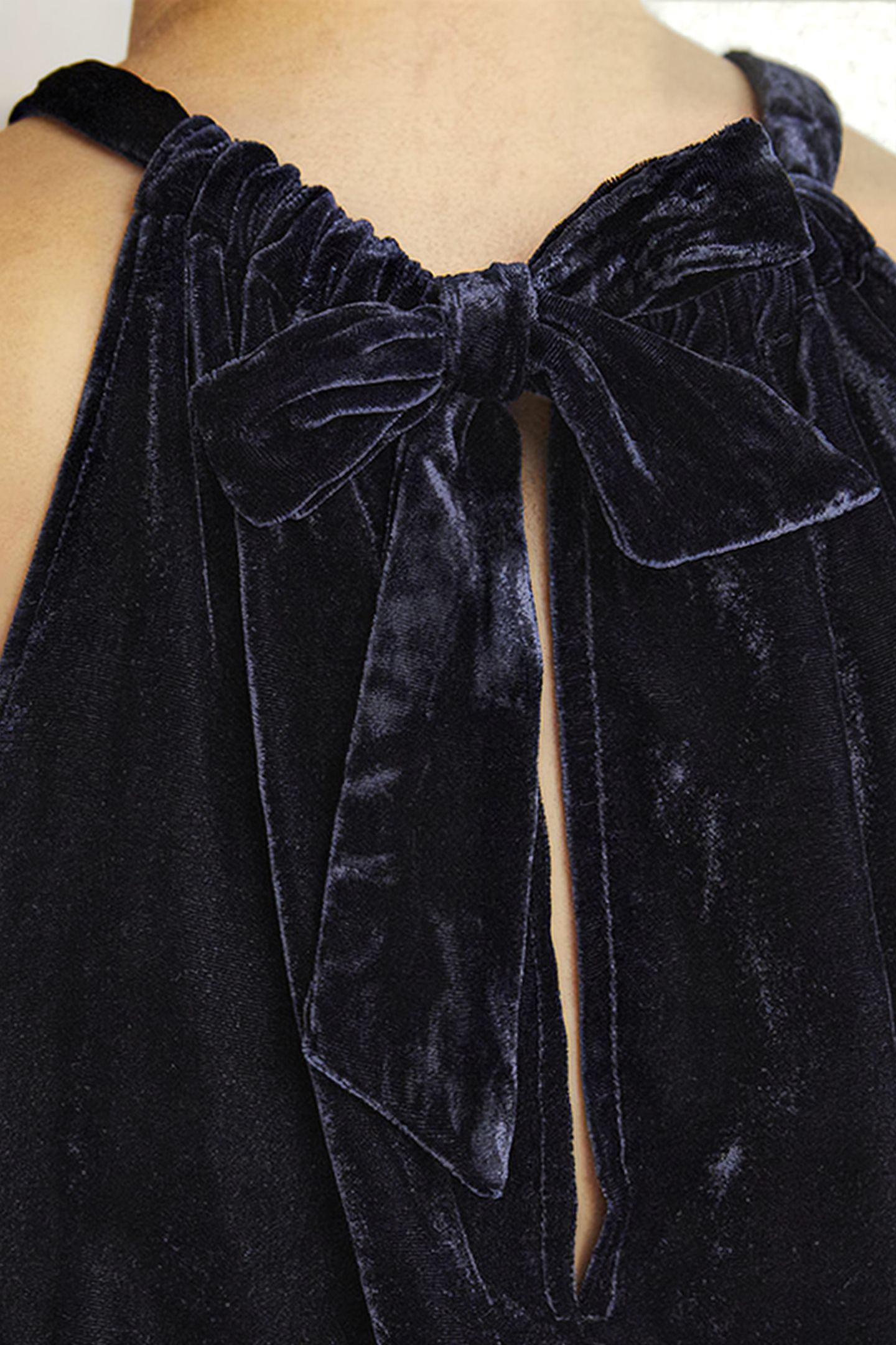 HALTERNECK VELVET TOP NVY 4