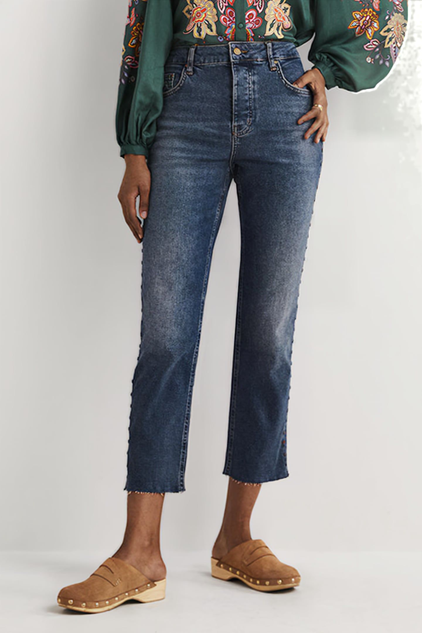 RELAXED STRAIGHT STUDDED JEANS DEN 1