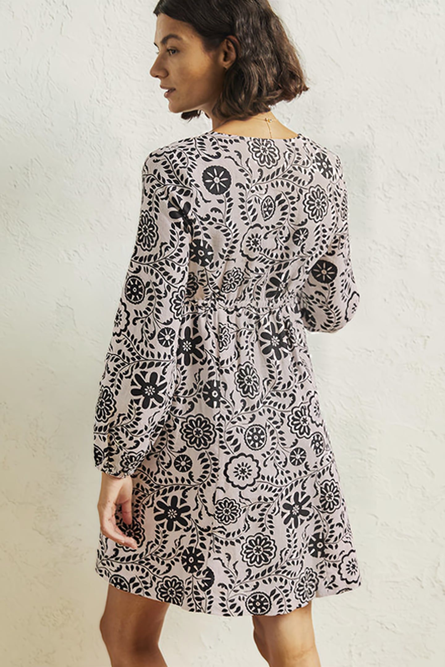 V-NECK FLIPPY MINI DRESS IVO 2