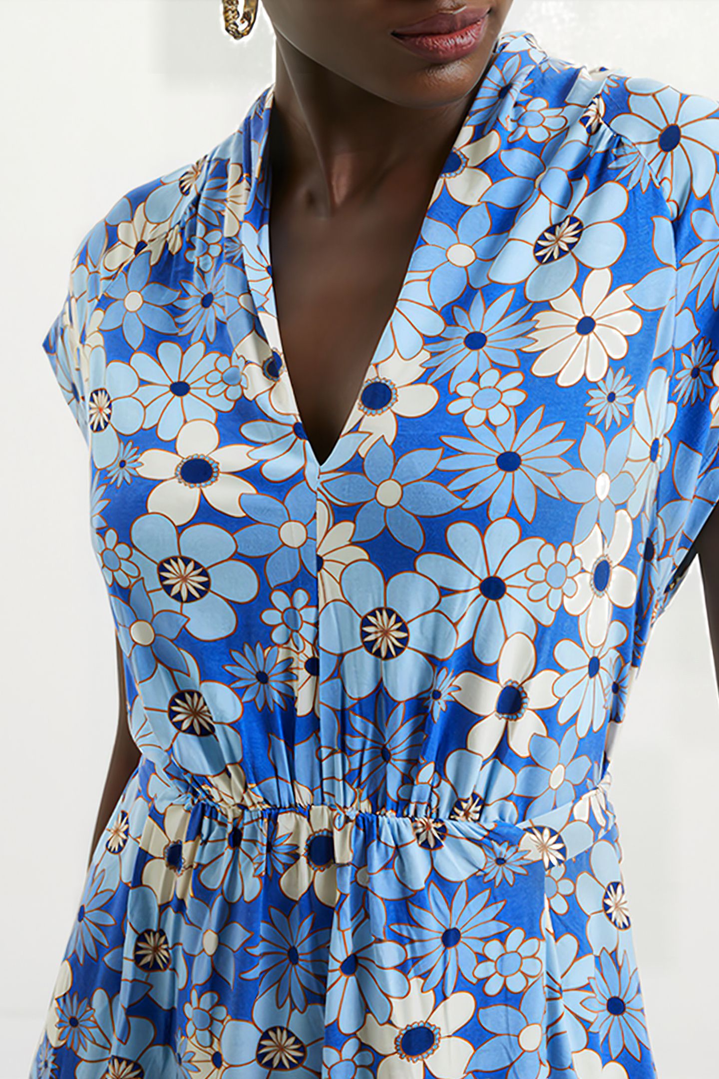 VEE SLEEVELESS S ROYAL 5