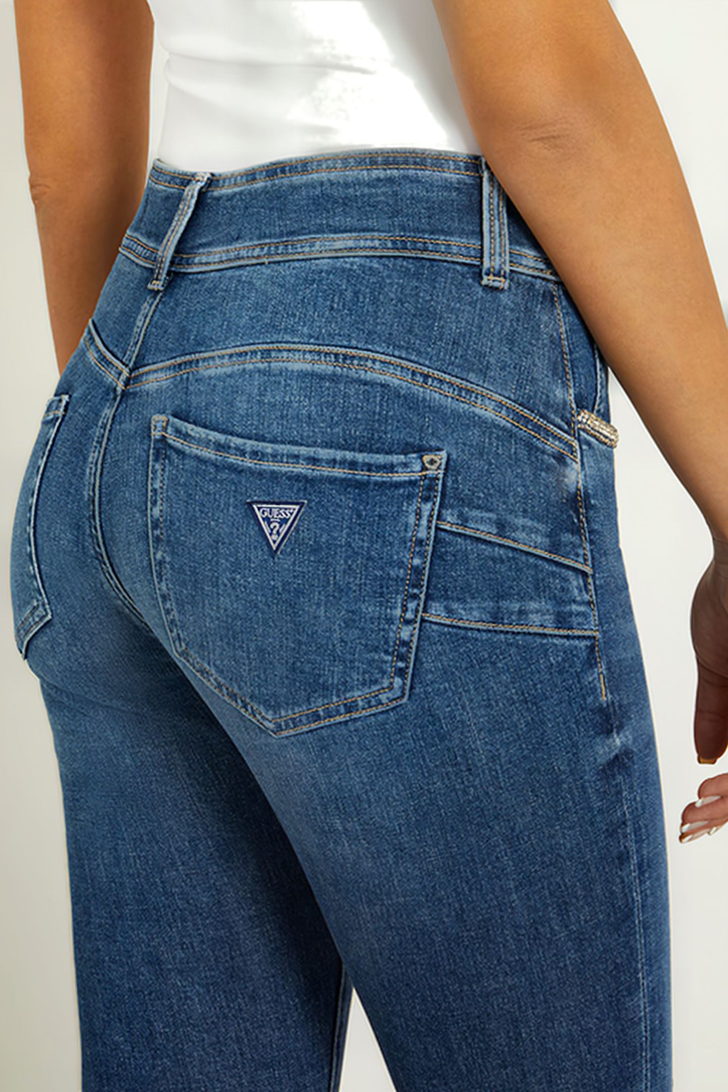GUESS ECO SHAPE UP BAIE 7