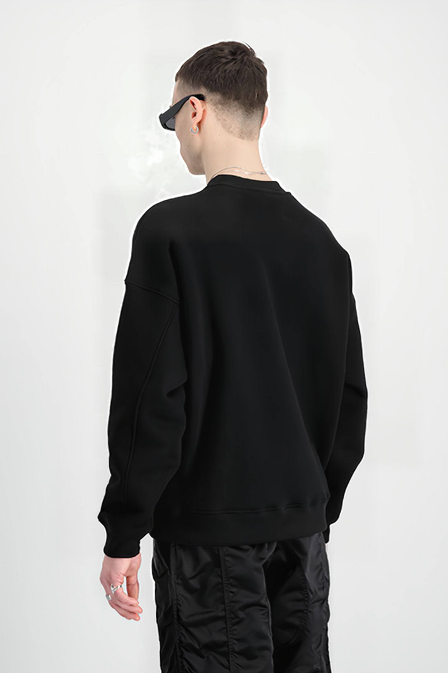 CREWNECK UV BLACK 2