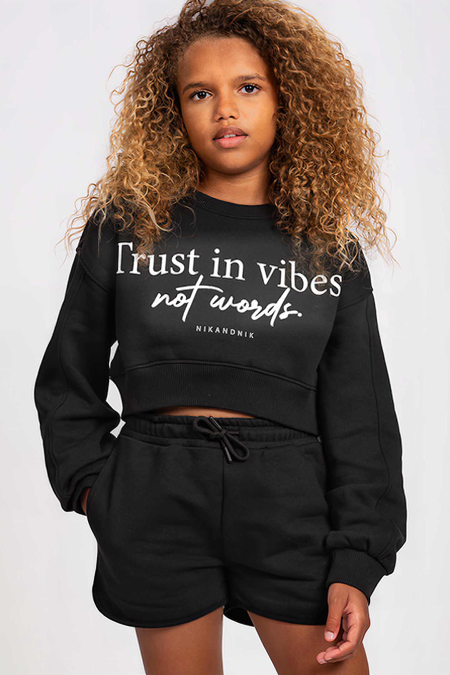 VIBES SWEATER BLACK 1