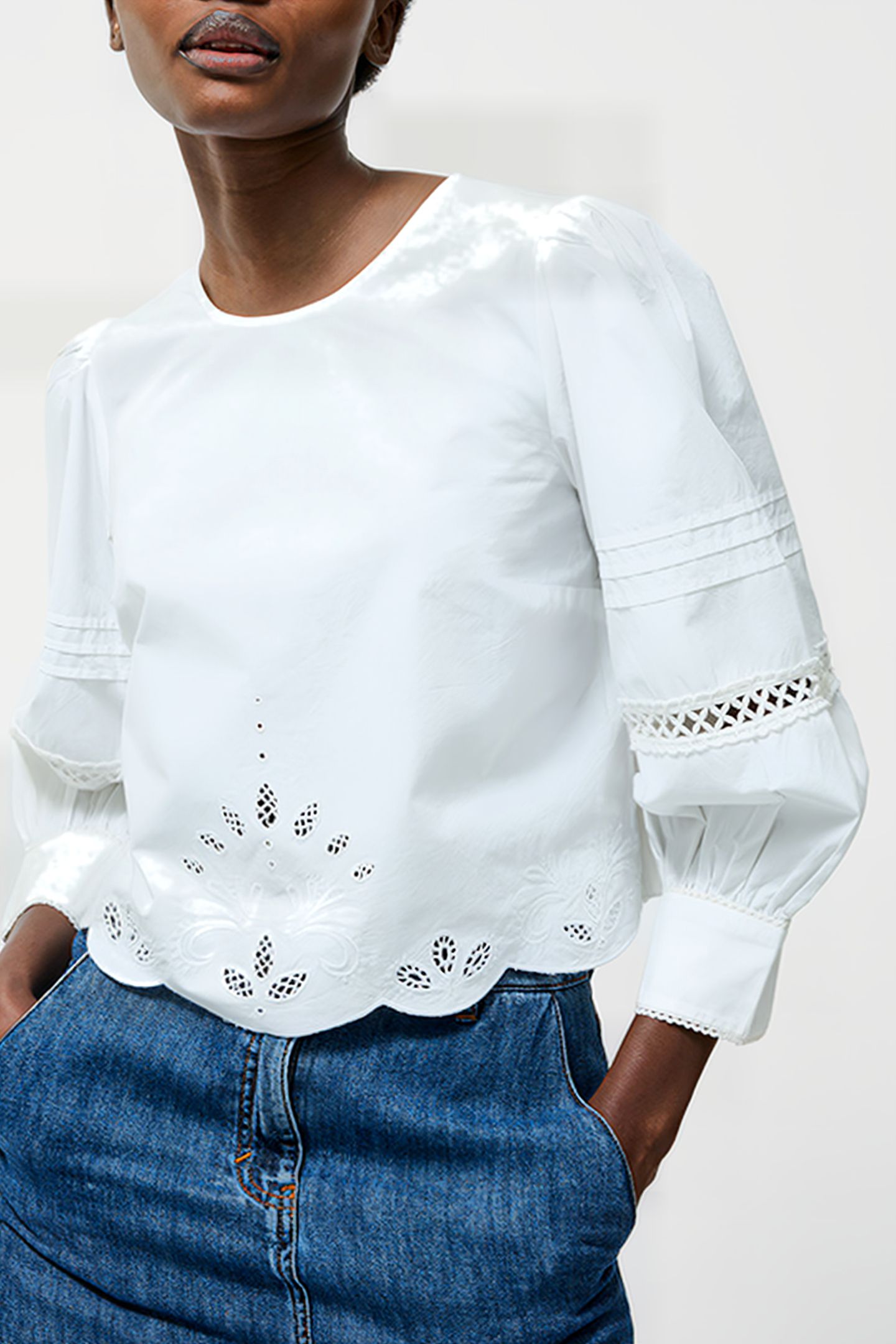 BRODERIE BORDER TOP LINEN WHITE 1