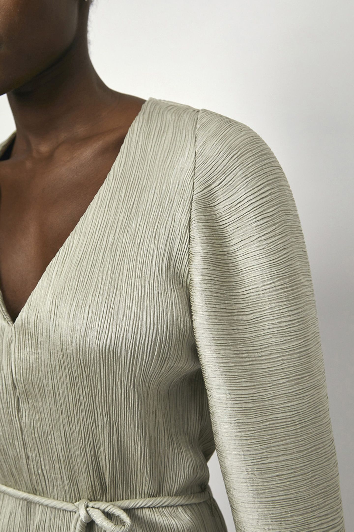 NIKKIA PLEATED DRESS MATCHA 4