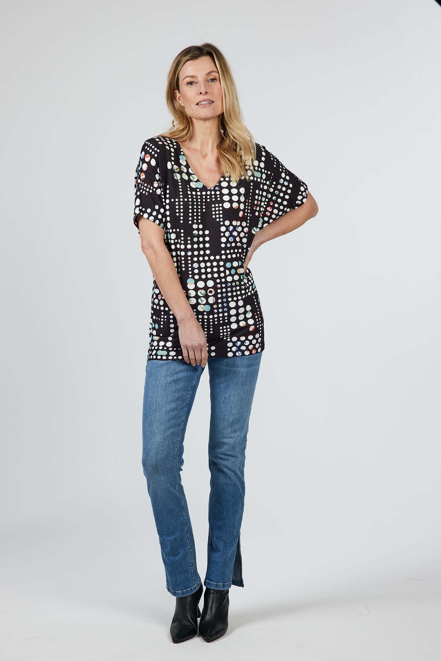 LOOSE V-TEE FAYE PRINT BLACK WITH SECRET DOT PRINT 2