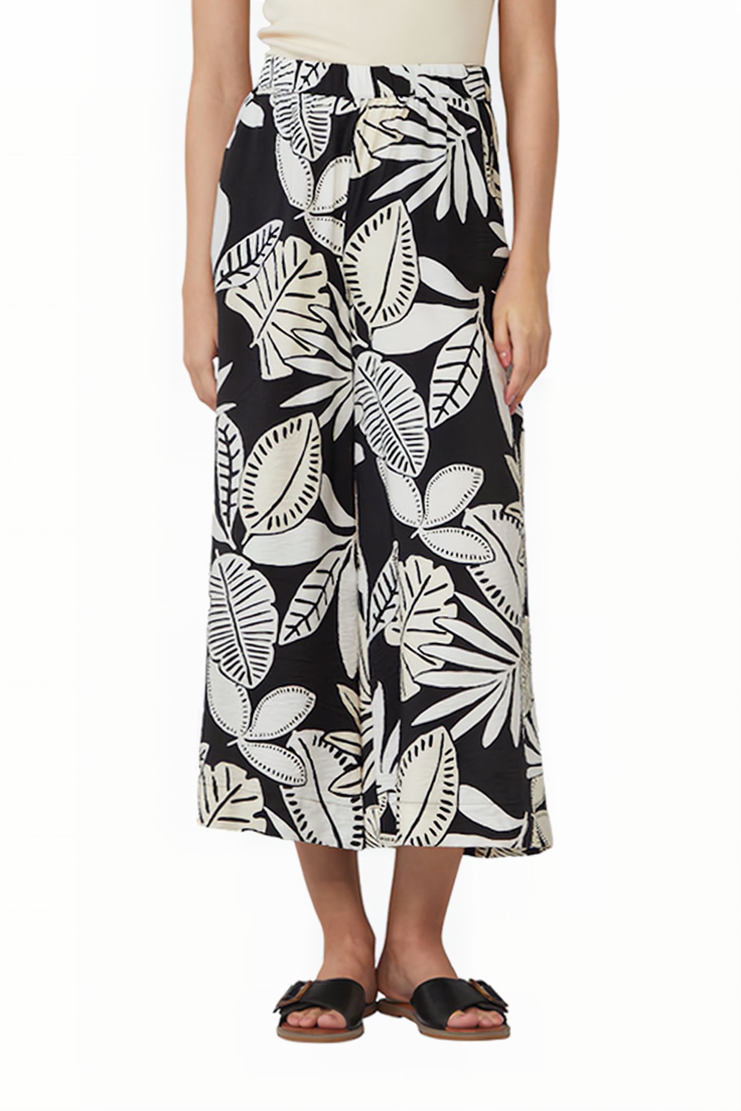 S.OLIVER SHORTS BLACK 1