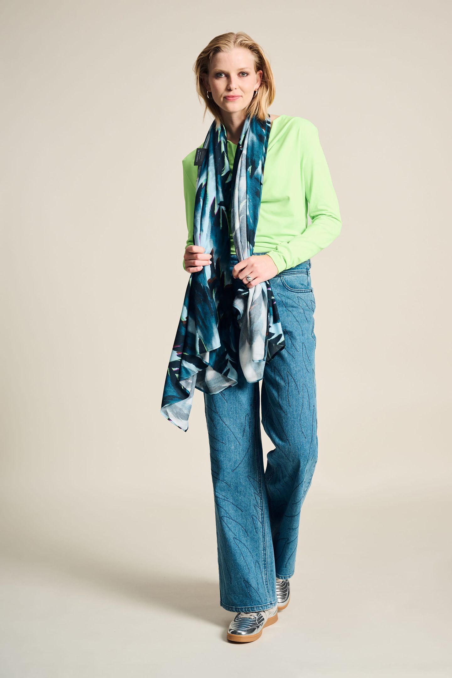 SHAWL - FEATHERS BLUE 1