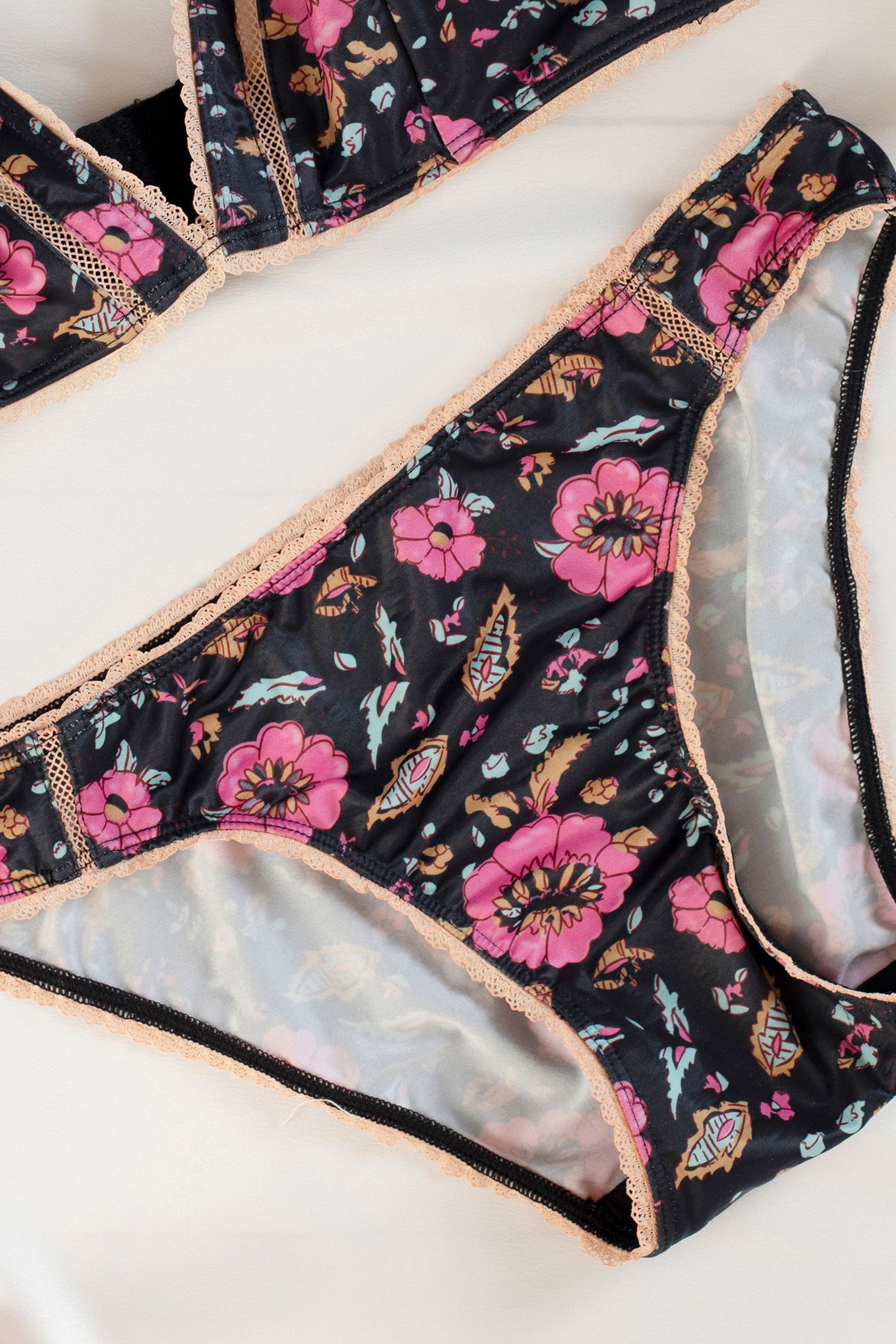 PANTIES NEILA BLACK FLOWERS 3