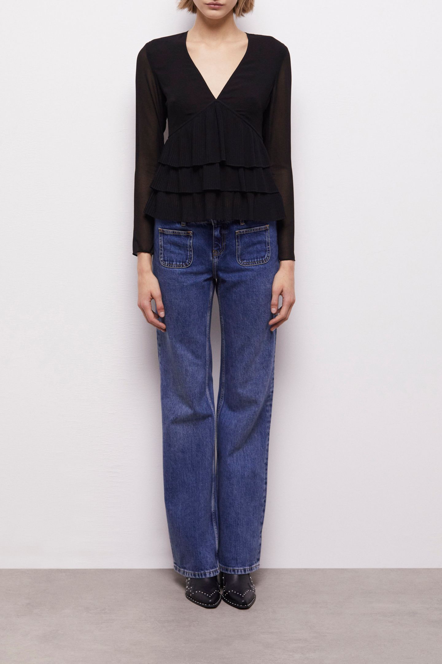 LONG-SLEEVED TOP WITH A V-NECK BLACK 2