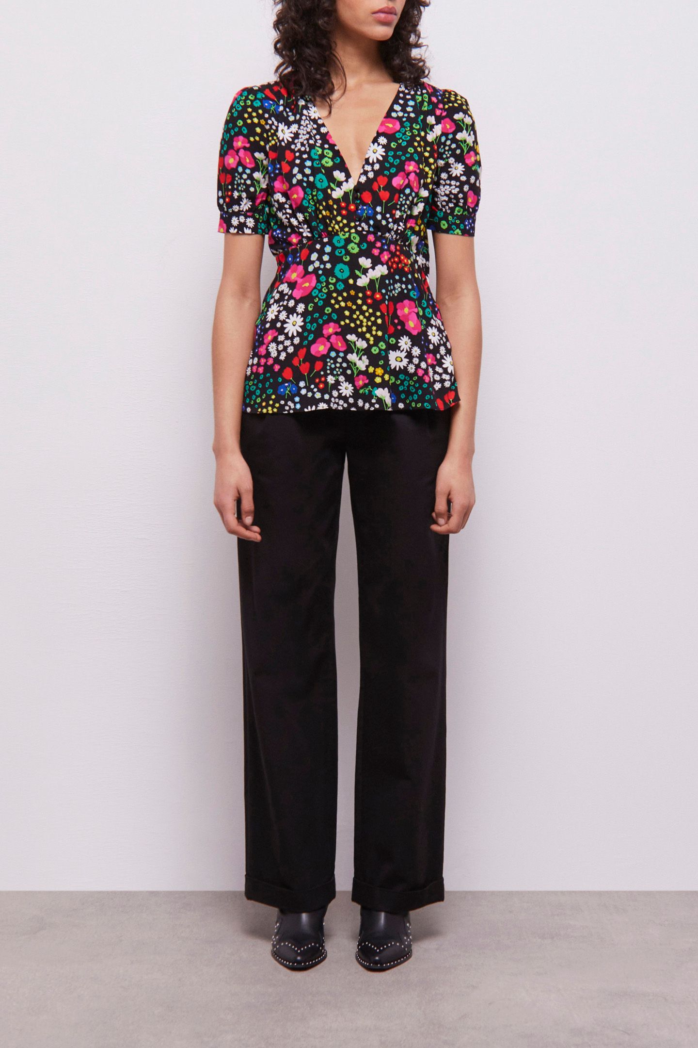 SHORT SLEEVE V-NECK TOP MULTICOLOR 2