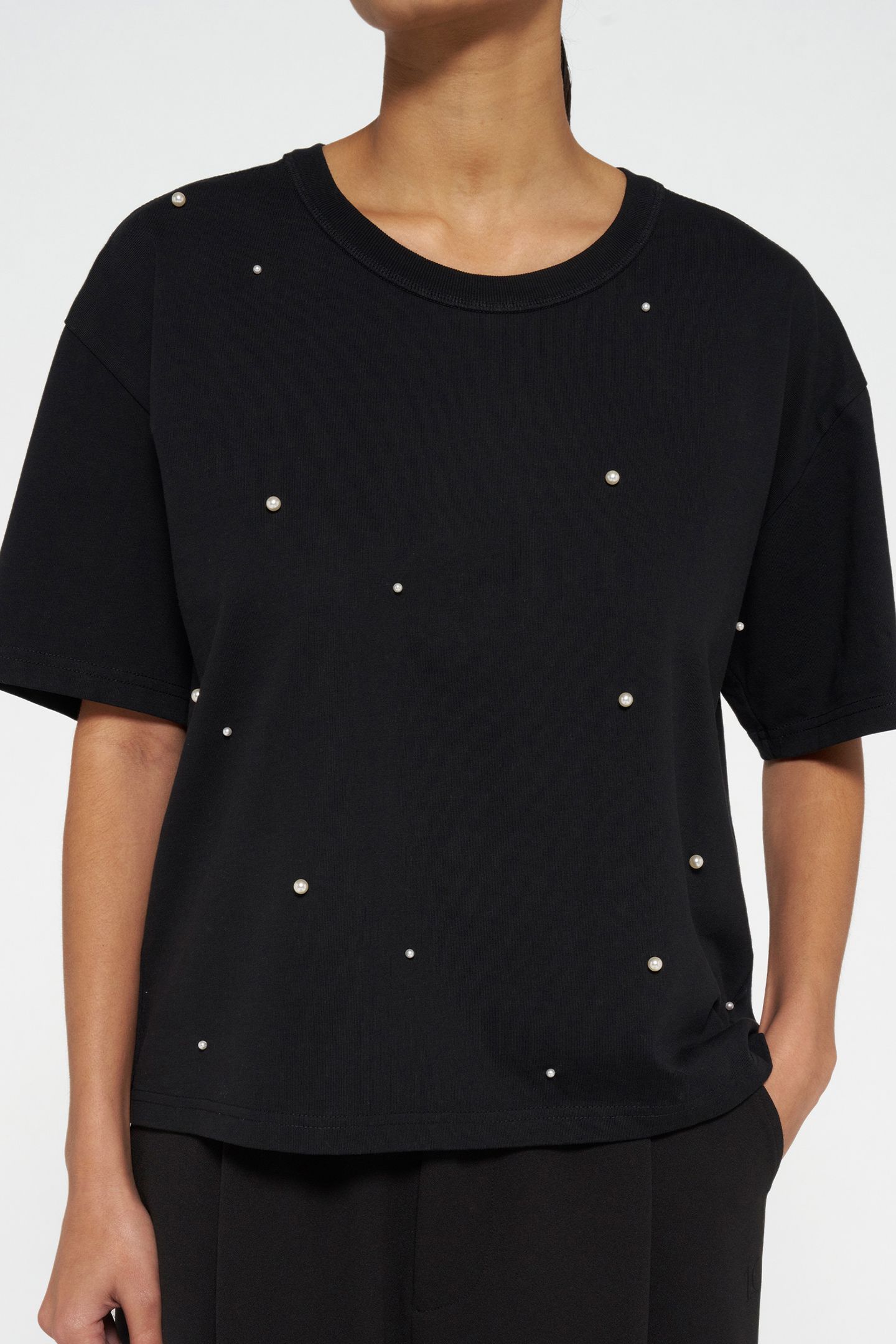 TEE PEARLS BLACK 6